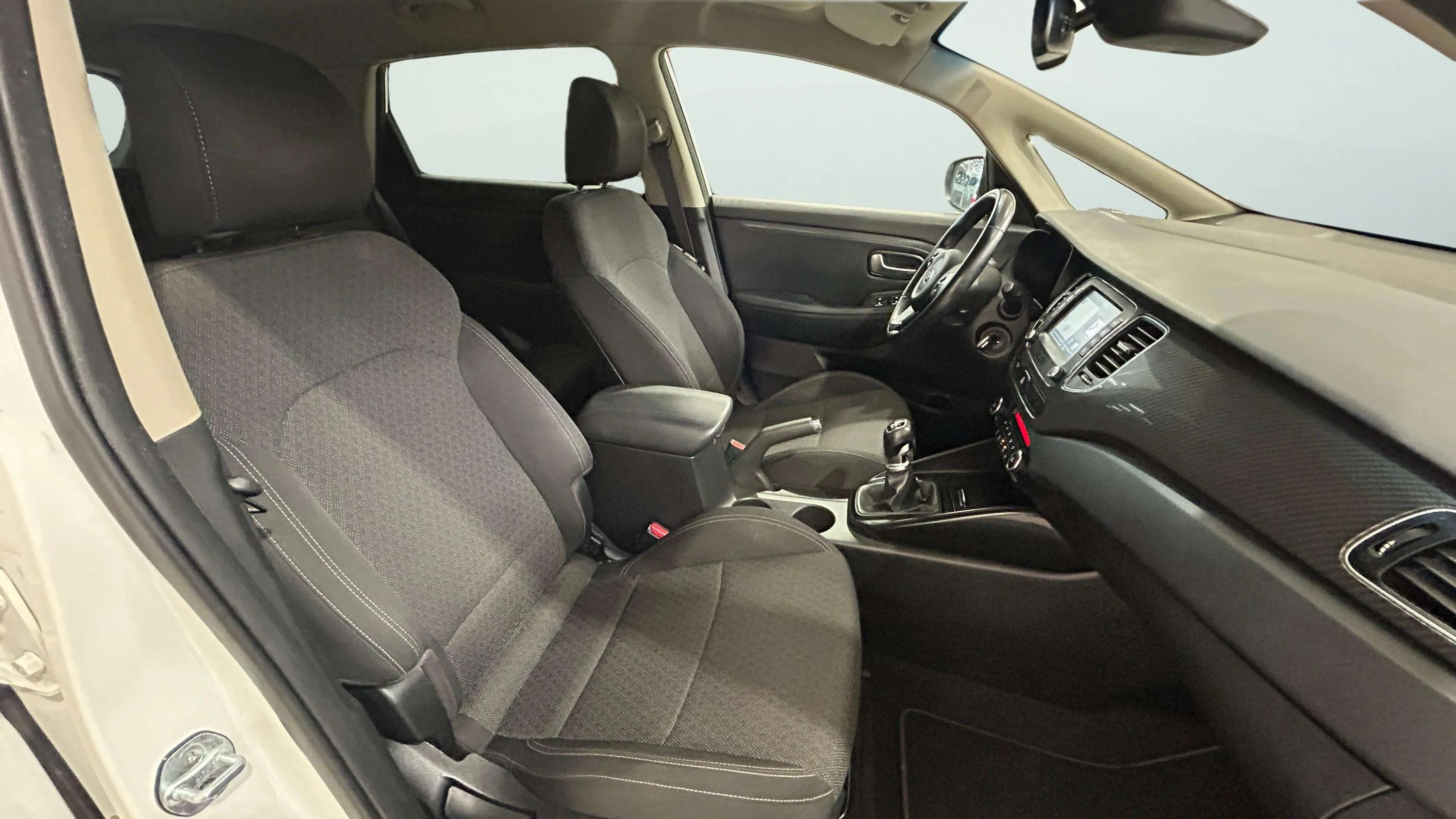 Kia Carens 1.6 GDi Basic - foto 22