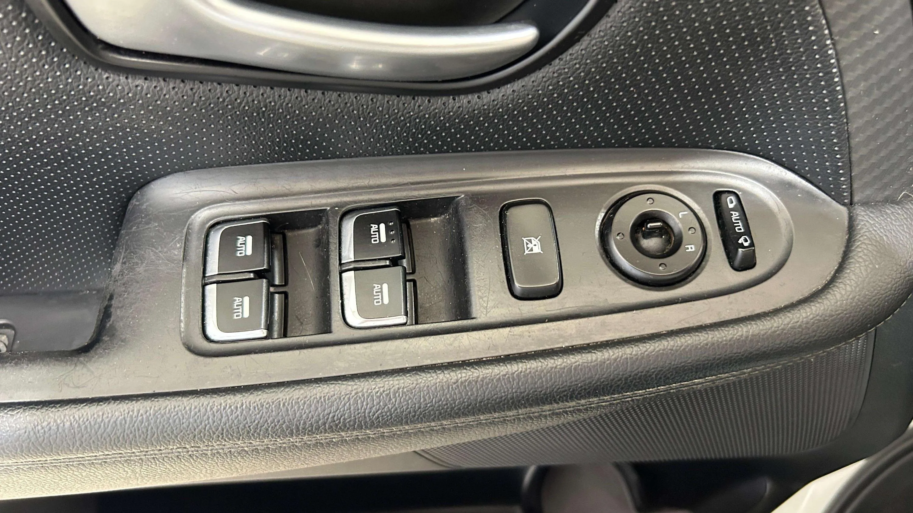 Kia Carens 1.6 GDi Basic - foto 26