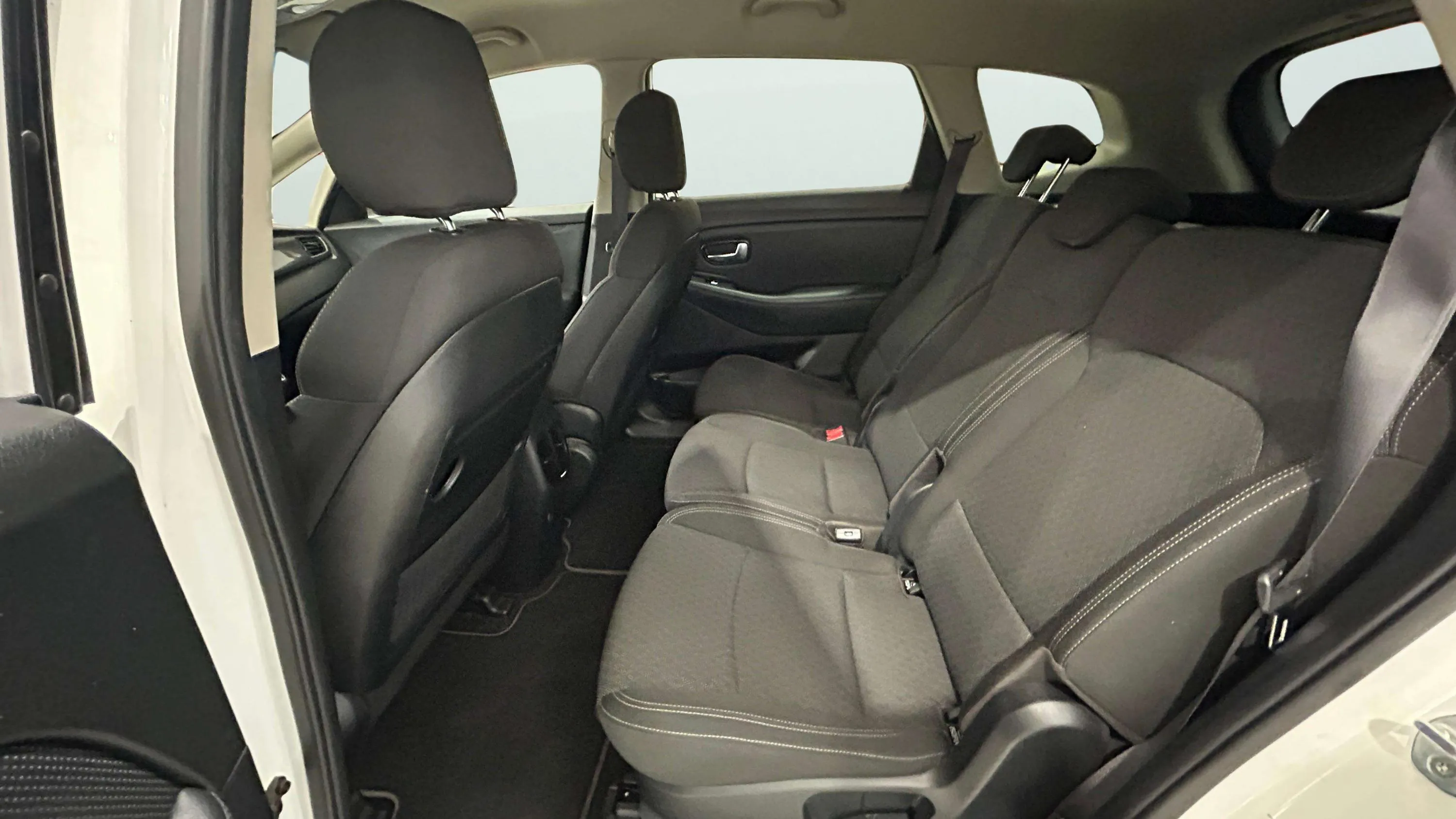 Kia Carens 1.6 GDi Basic - foto 24