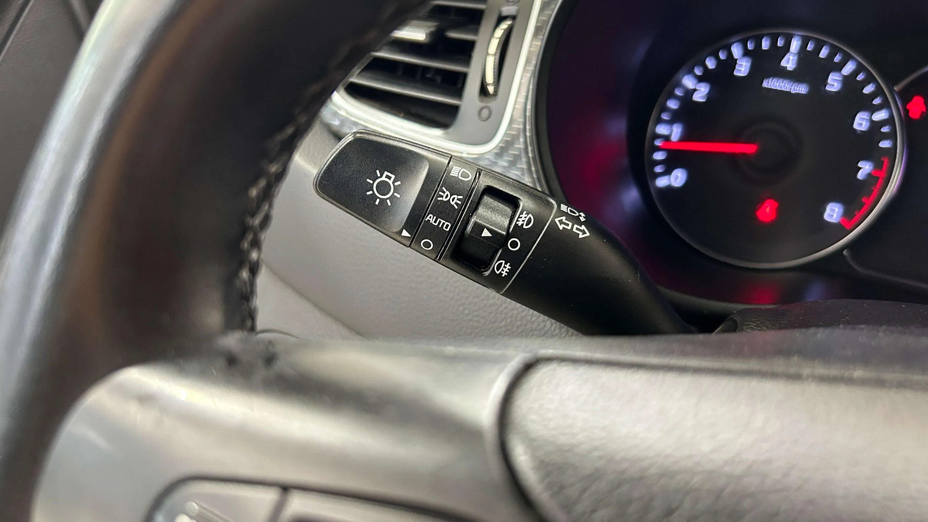 Kia Carens 1.6 GDi Basic - foto 13