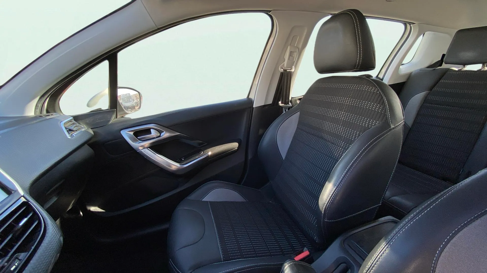 Peugeot 2008 Active BlueHDi 100 BVM6 - foto 13