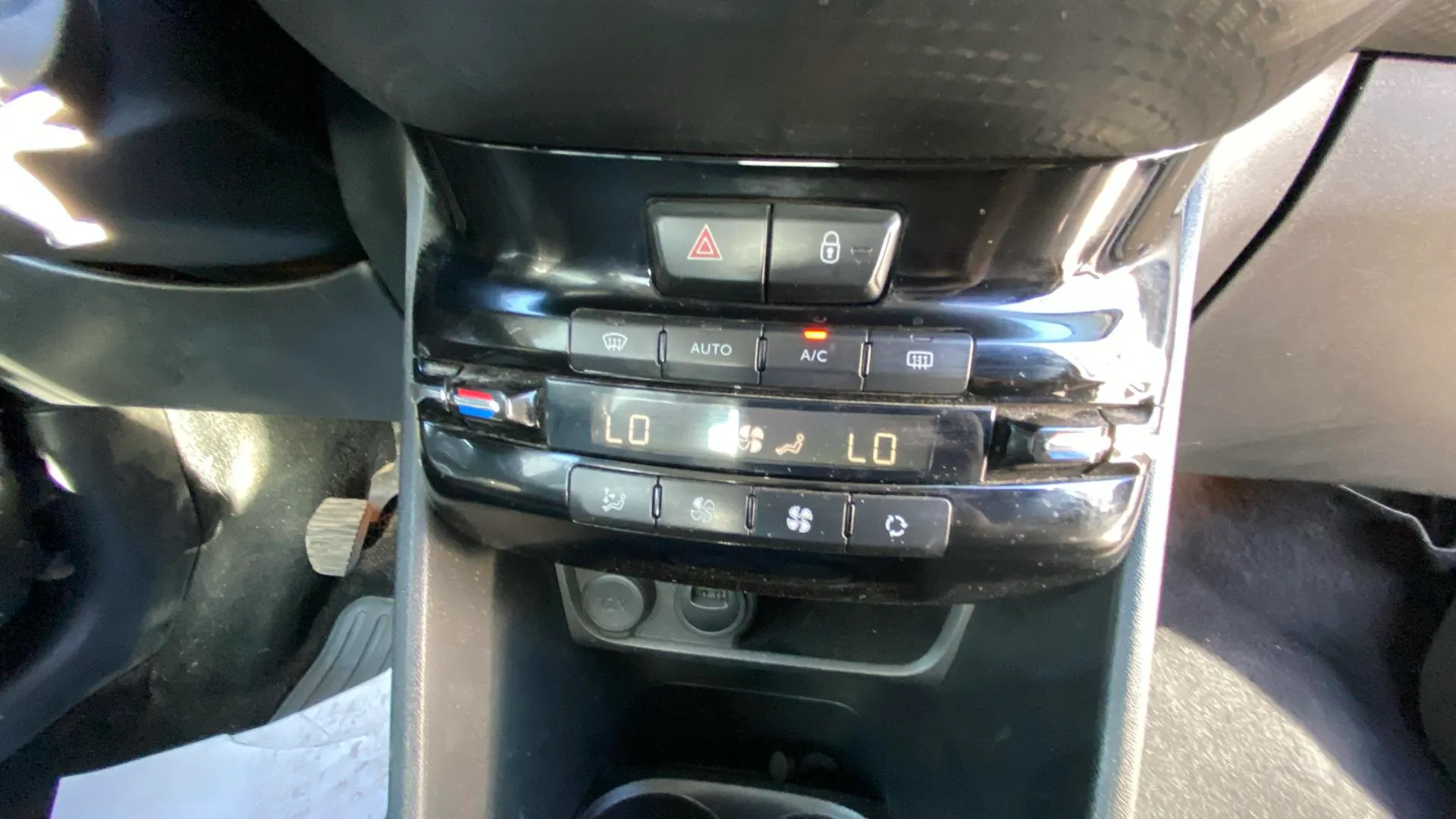 Peugeot 2008 Active BlueHDi 100 BVM6 - foto 18
