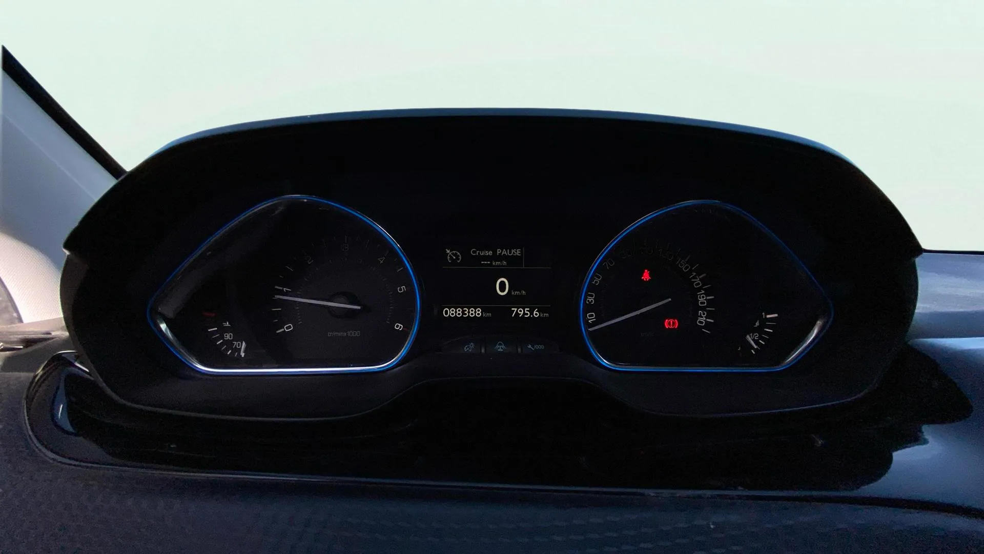 Peugeot 2008 Active BlueHDi 100 BVM6 - foto 11