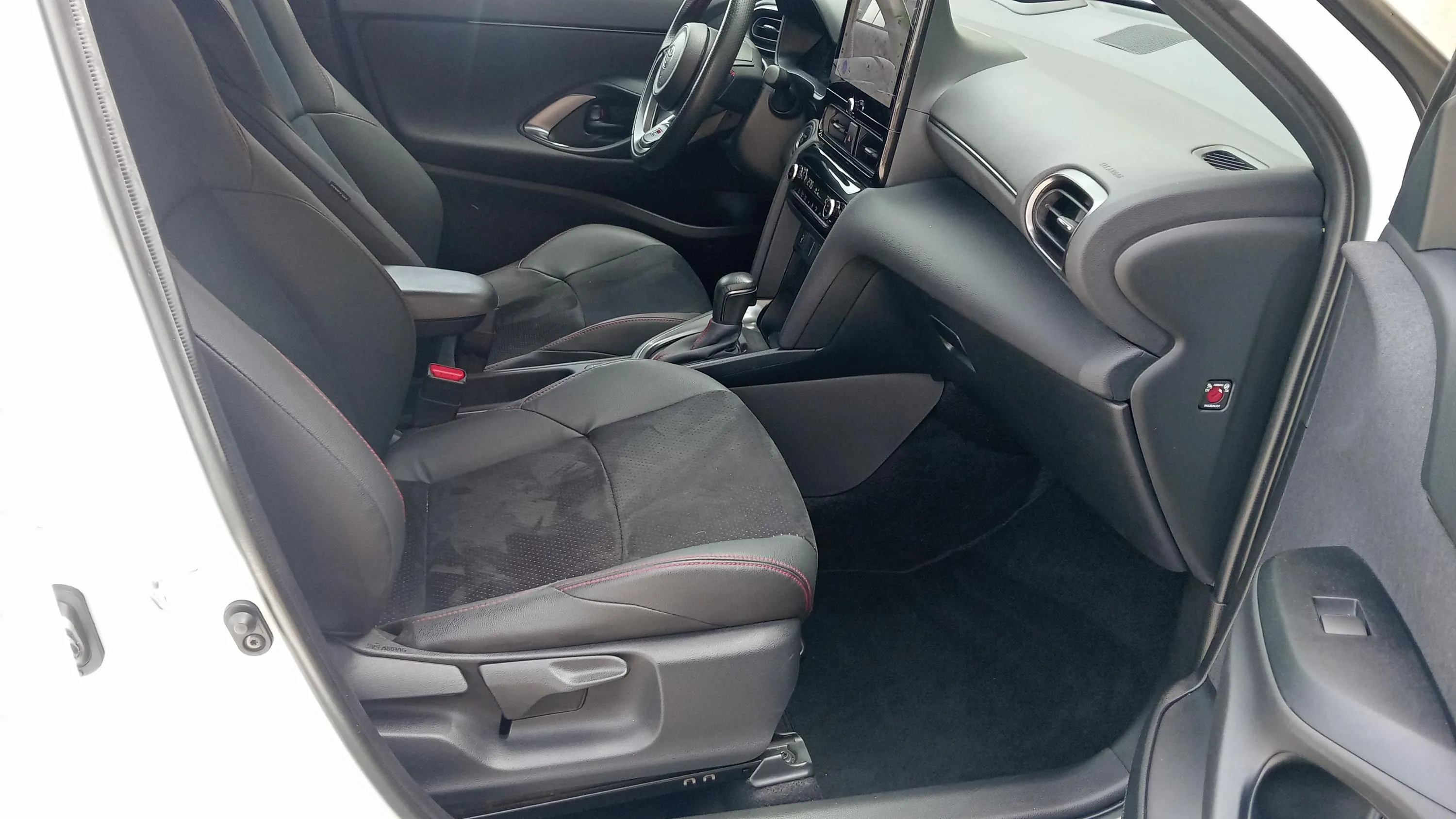 Toyota Yaris Cross 1.5 130H GR Sport - foto 17