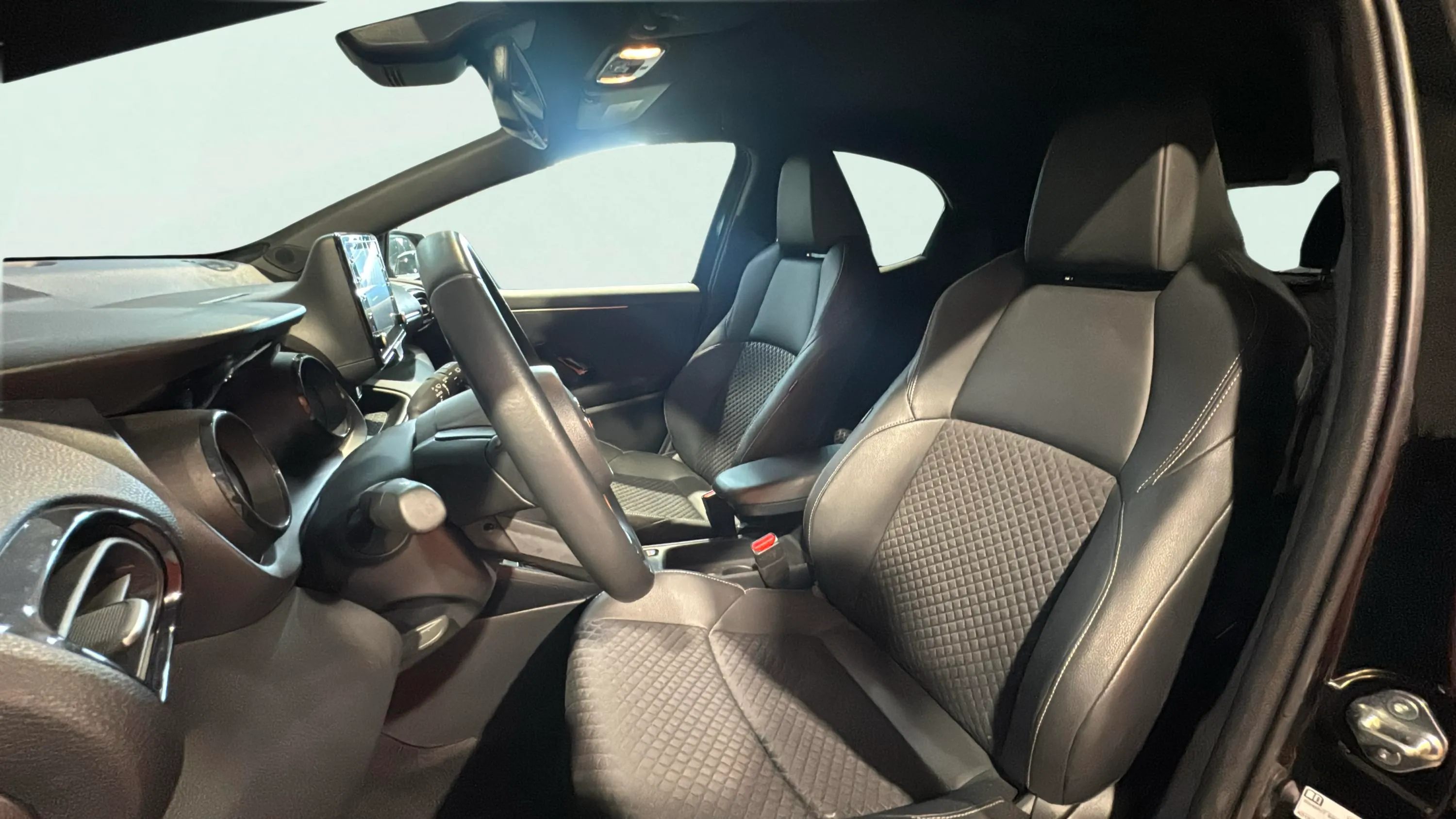 Toyota Yaris 1.5 120H Active Tech - foto 14