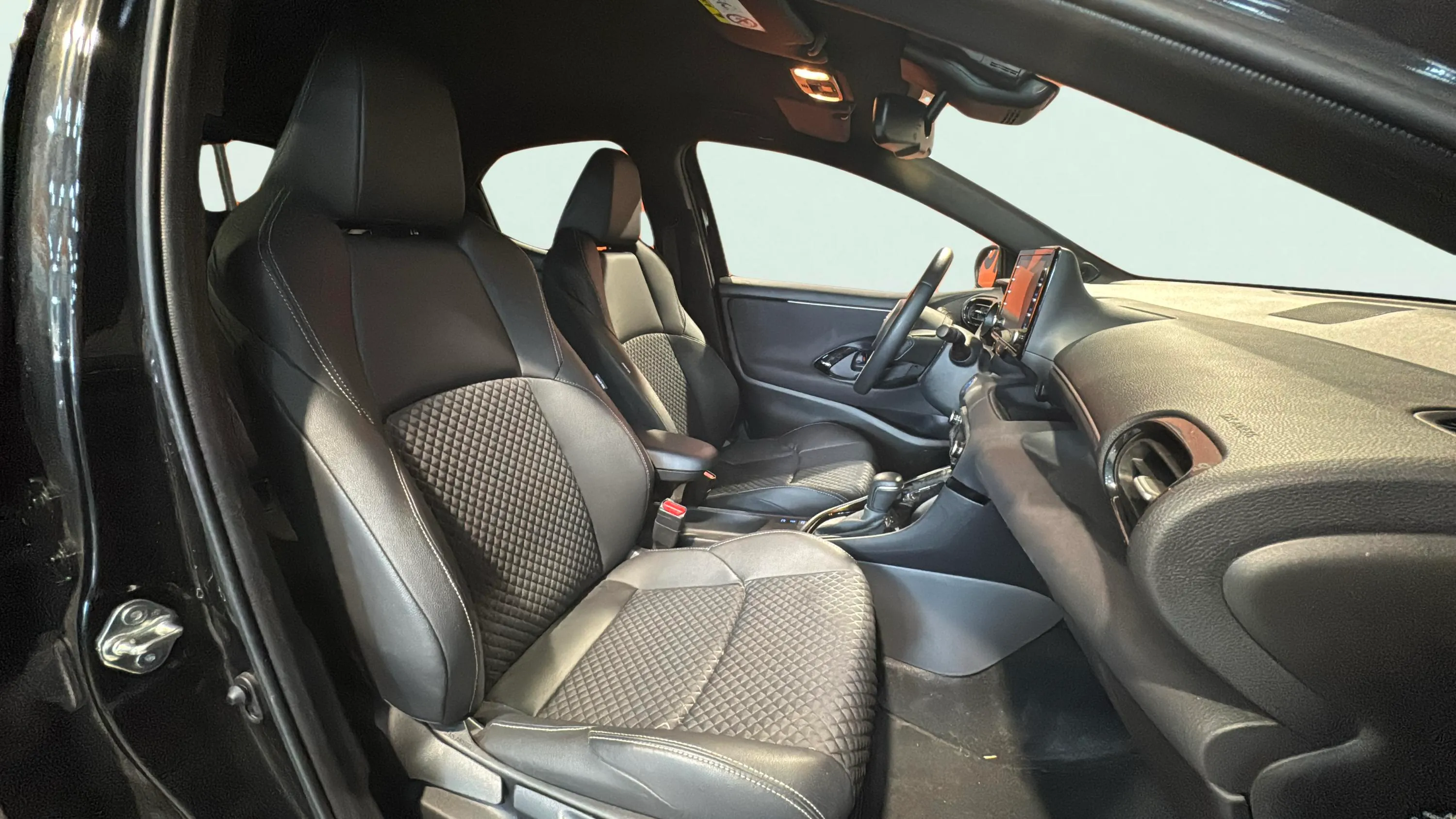Toyota Yaris 1.5 120H Active Tech - foto 13