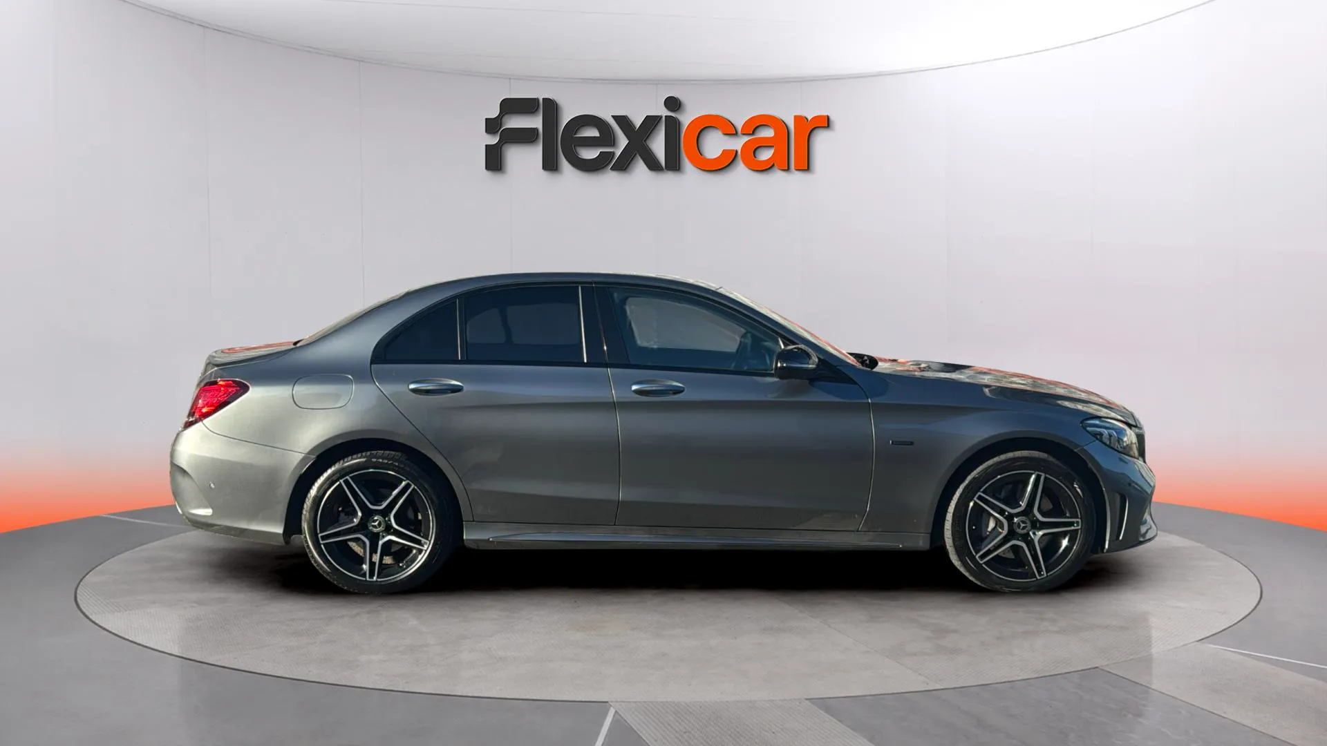 Mercedes-Benz Clase C C 300 e - foto 4