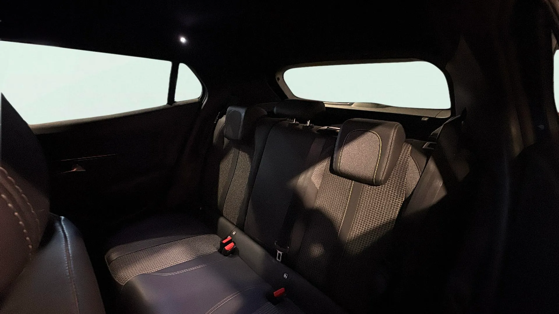 Peugeot 2008 GT PureTech 130 BVM6 - foto 18
