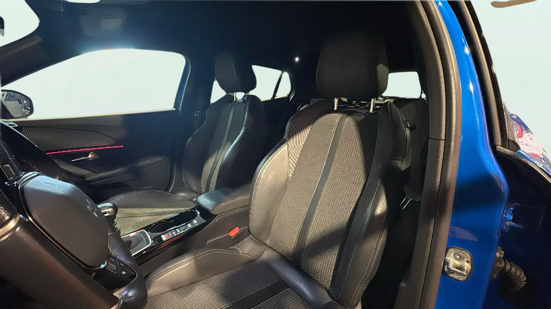 Peugeot 2008 GT PureTech 130 BVM6 - foto 17
