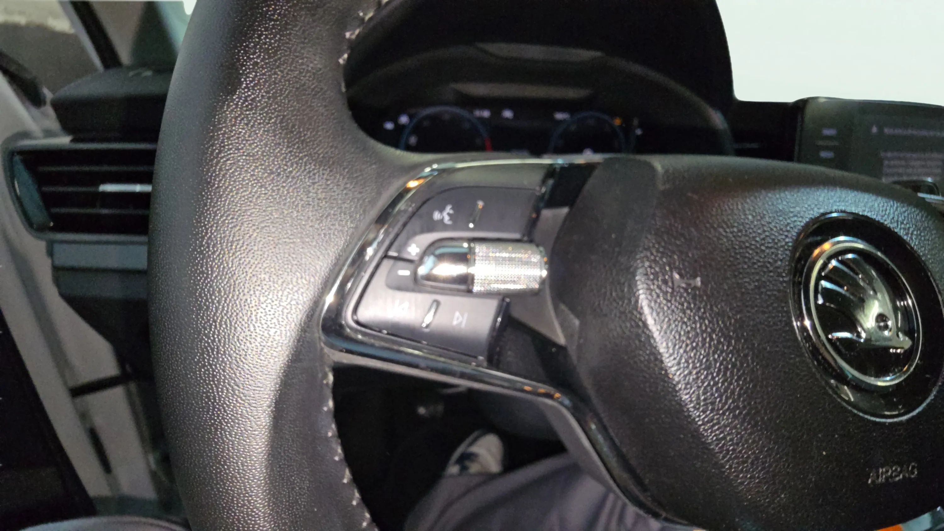 Škoda Scala 1.0 TSI Ambition - foto 15