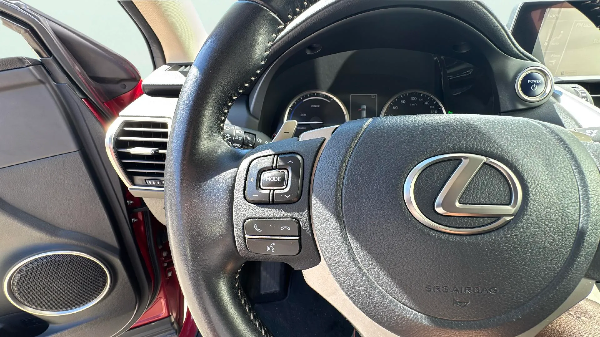 Lexus NX 2.5 300h Premium 2WD - foto 13