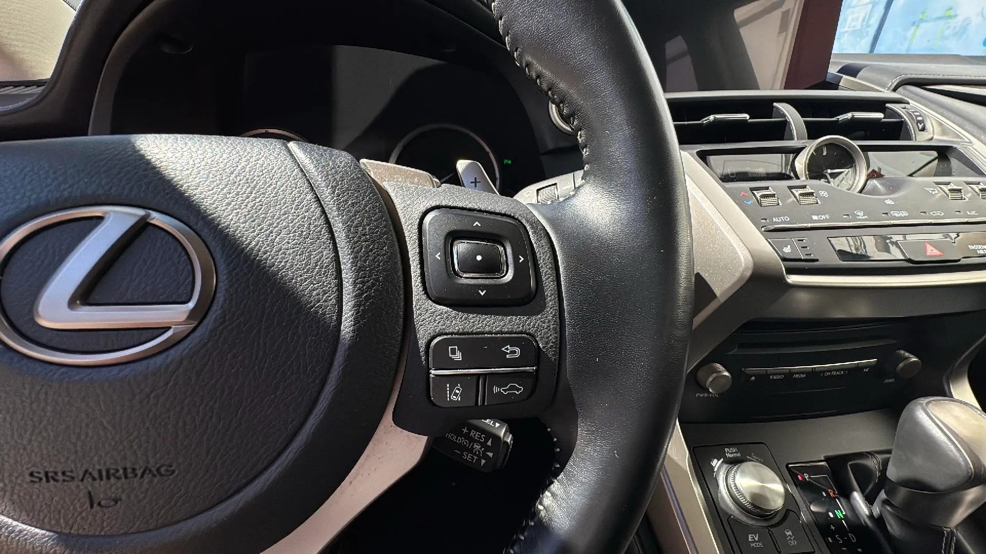 Lexus NX 2.5 300h Premium 2WD - foto 14