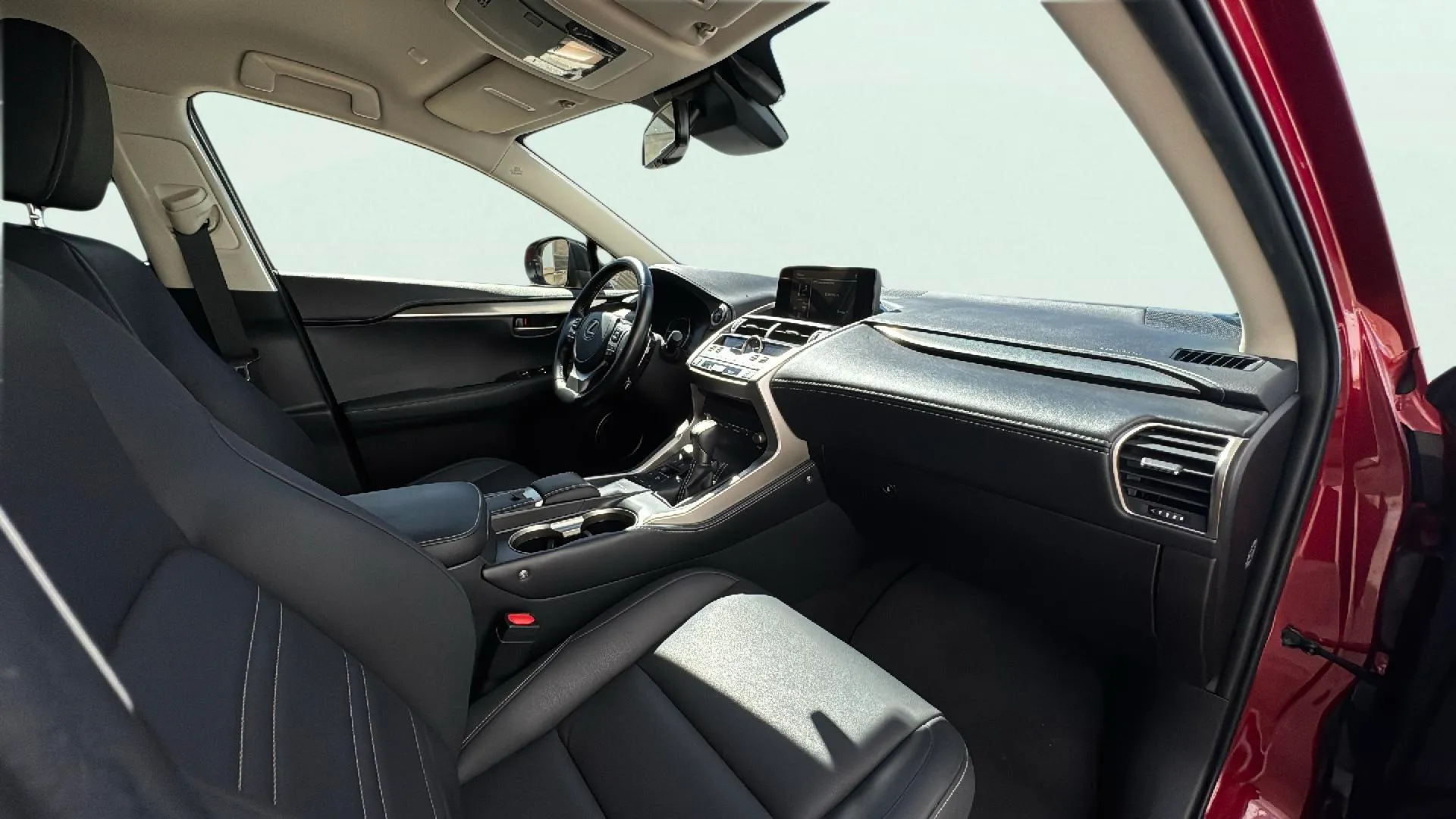 Lexus NX 2.5 300h Premium 2WD - foto 26