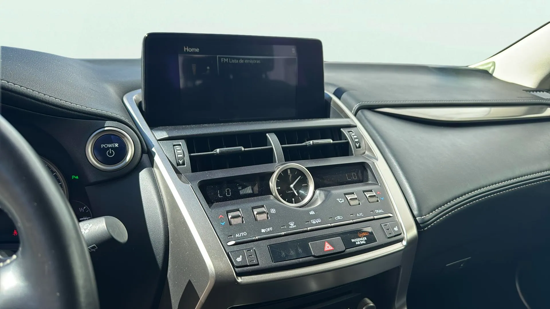 Lexus NX 2.5 300h Premium 2WD - foto 17
