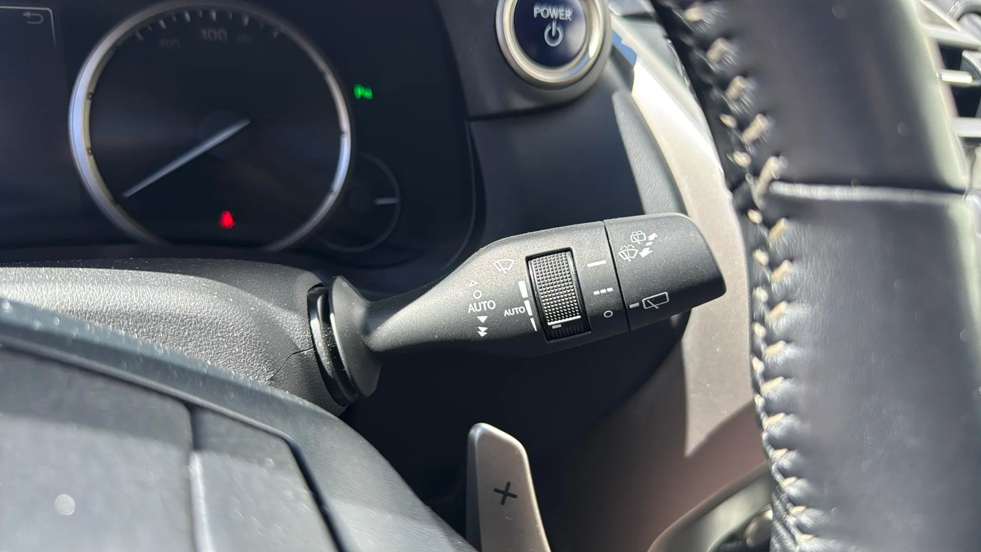 Lexus NX 2.5 300h Premium 2WD - foto 16