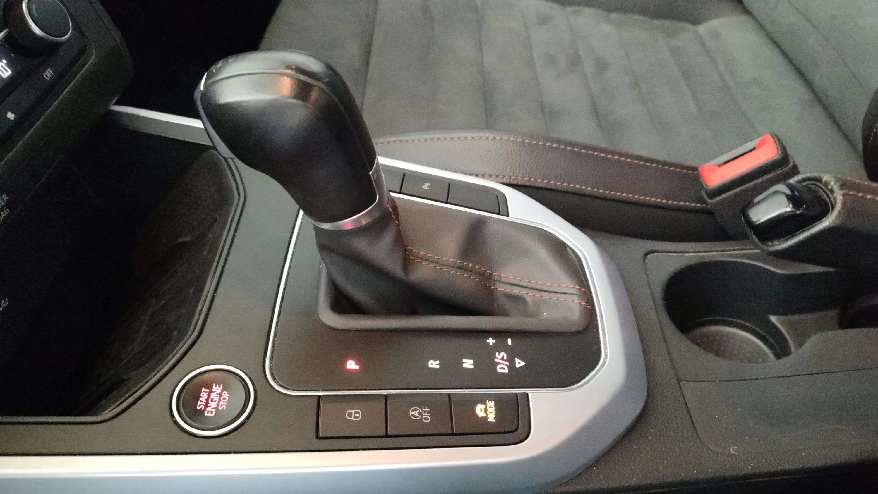 SEAT Arona 1.5 TSI DSG FR Go2 - foto 16