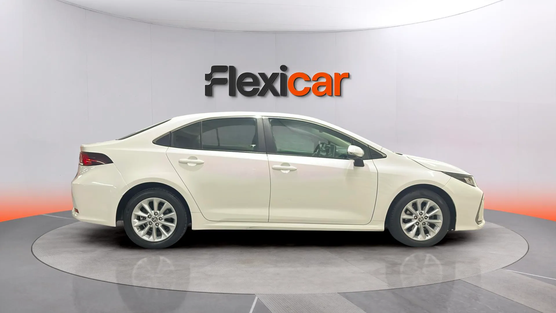 Toyota Corolla 1.5 125H Active Tech E-CVT - foto 8