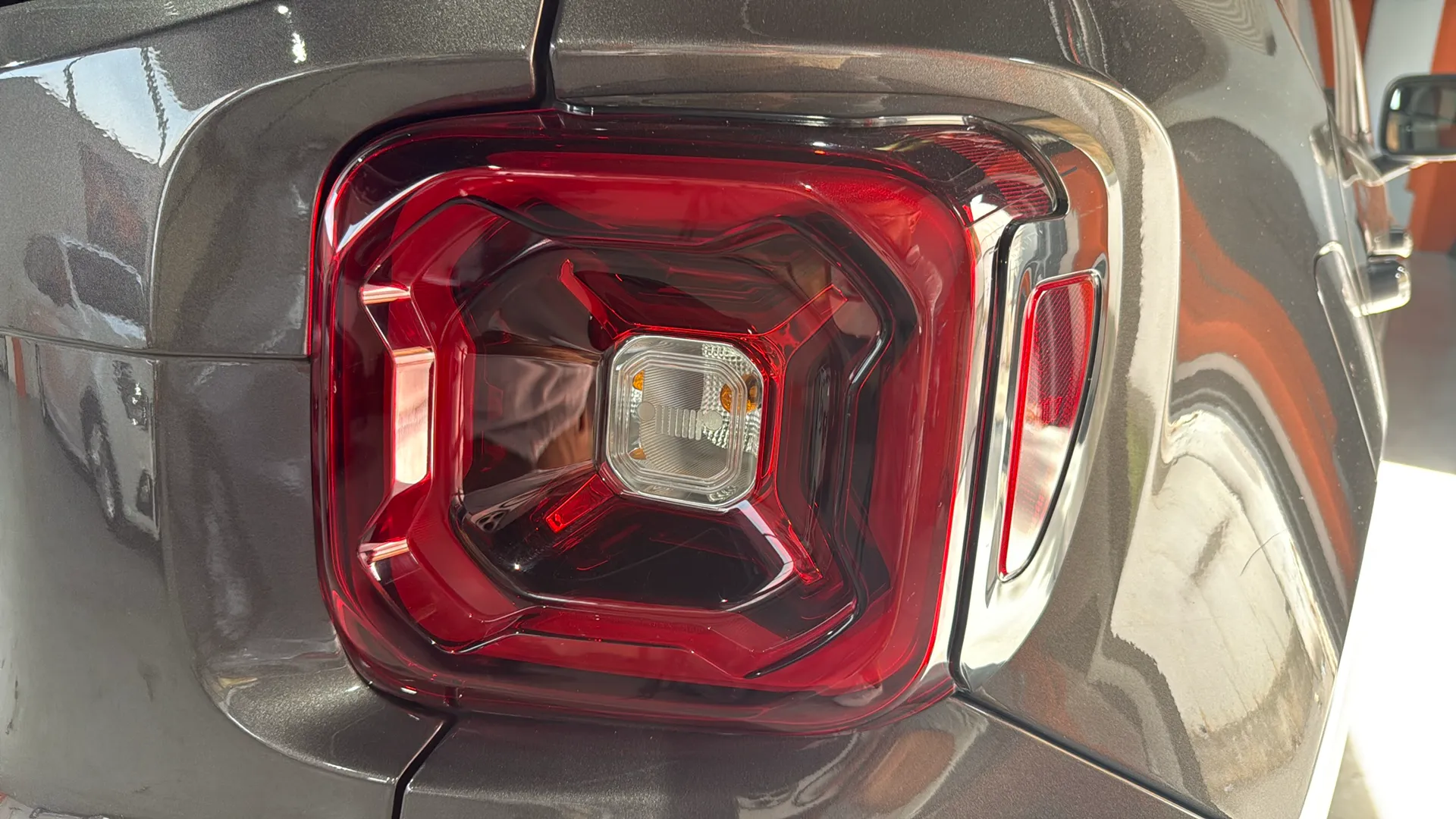 Jeep Renegade Limited 1.3G DDCT6 4x2 DCT - foto 23