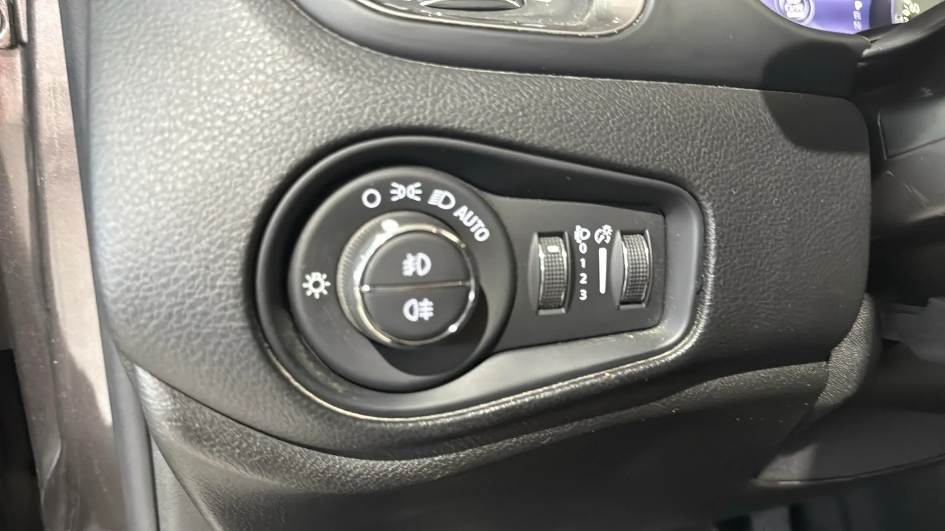 Jeep Renegade Limited 1.3G DDCT6 4x2 DCT - foto 26