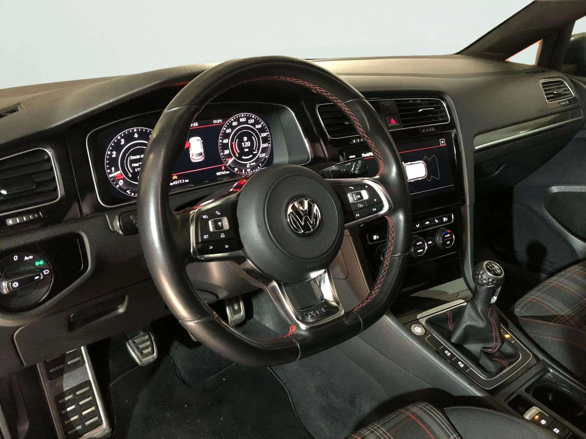 Volkswagen Golf GTI Performance 2.0 TSI - foto 7