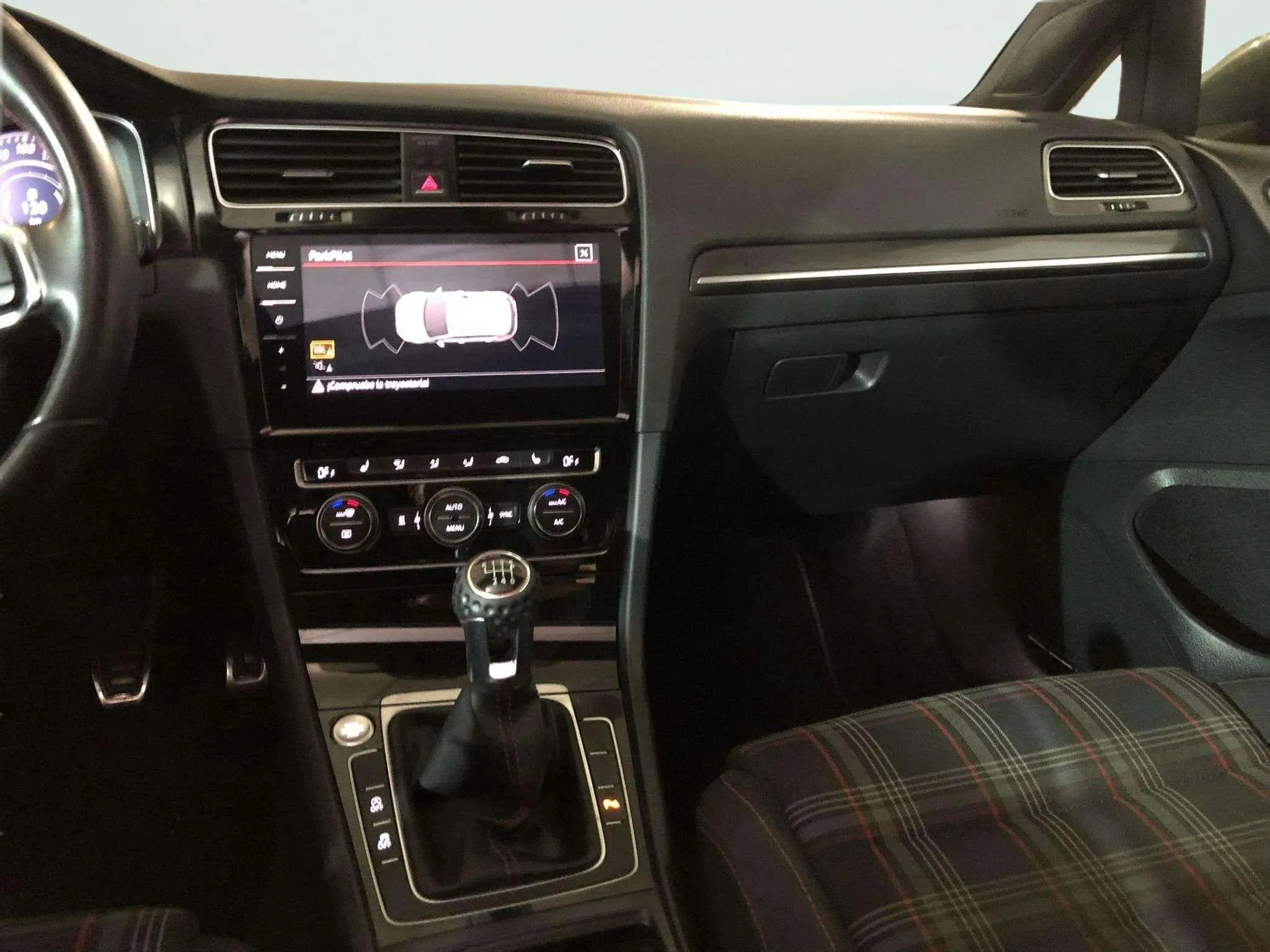 Volkswagen Golf GTI Performance 2.0 TSI - foto 13