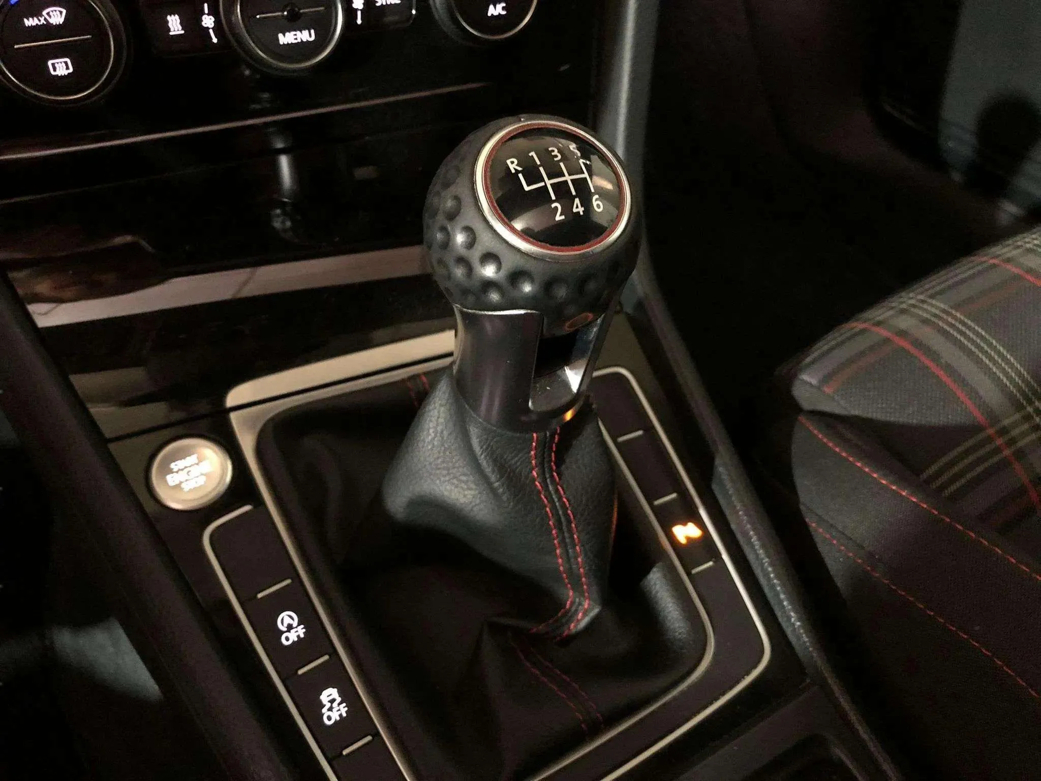 Volkswagen Golf GTI Performance 2.0 TSI - foto 10