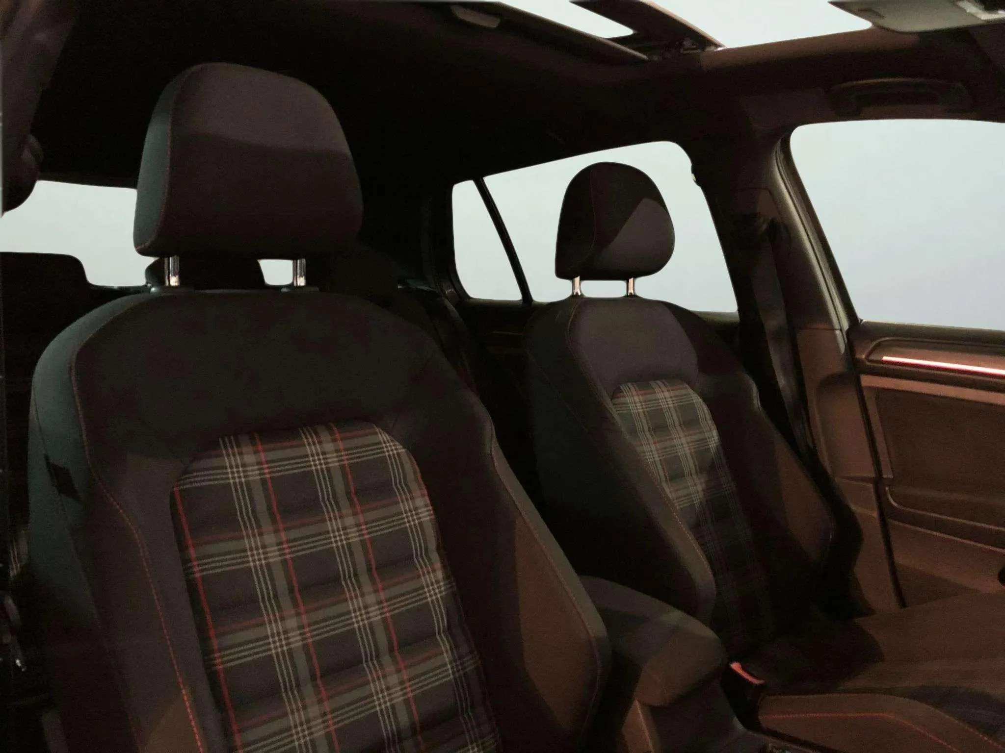 Volkswagen Golf GTI Performance 2.0 TSI - foto 12