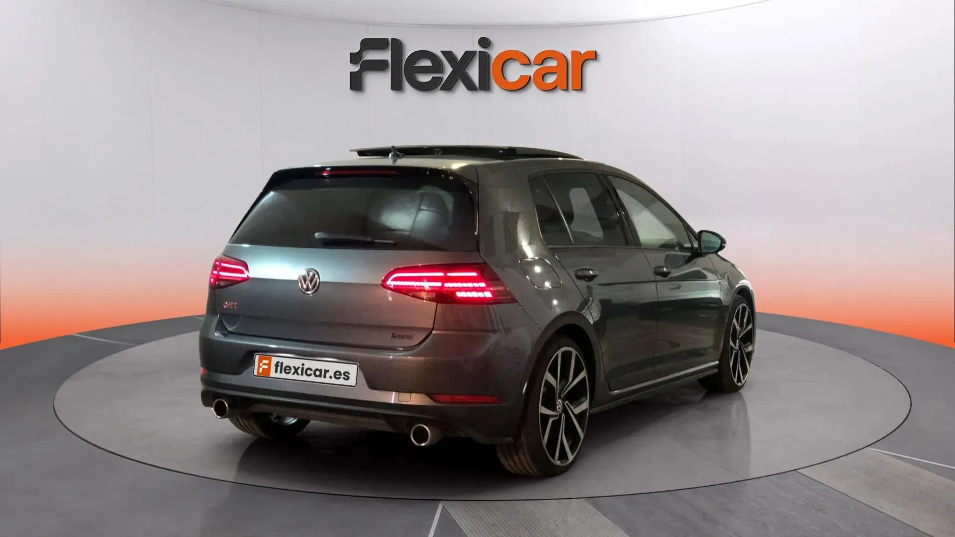 Volkswagen Golf GTI Performance 2.0 TSI - foto 4