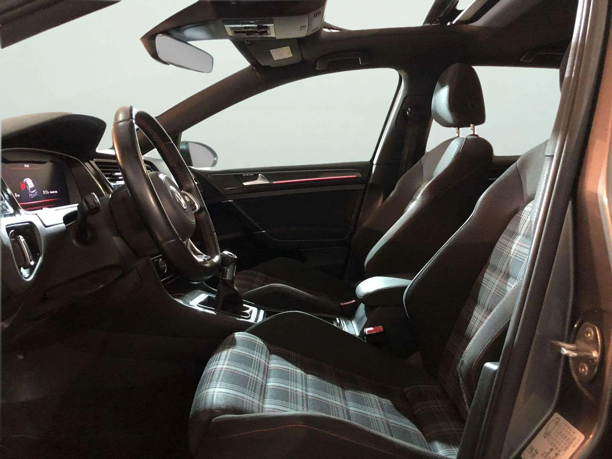 Volkswagen Golf GTI Performance 2.0 TSI - foto 9