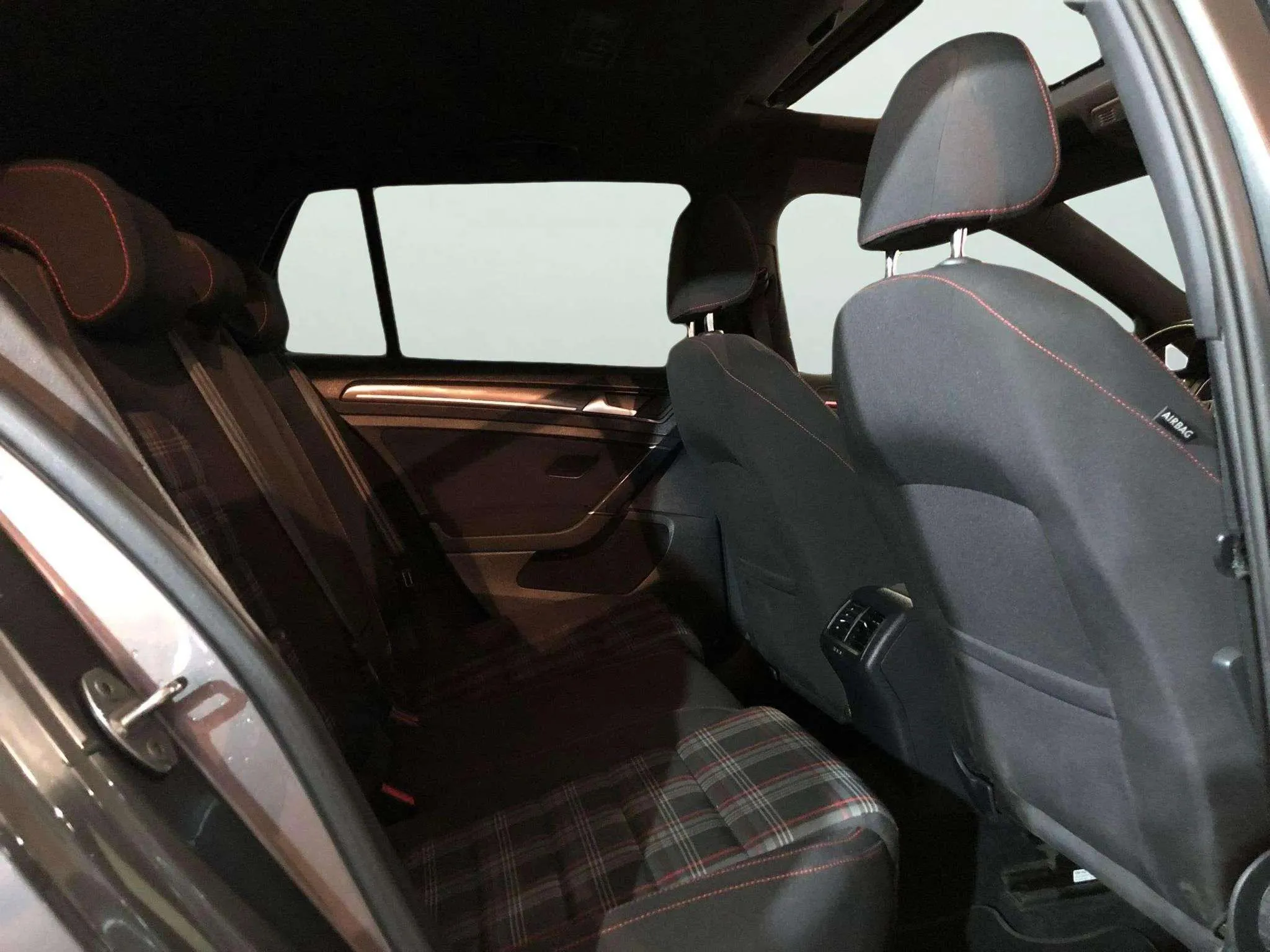Volkswagen Golf GTI Performance 2.0 TSI - foto 11