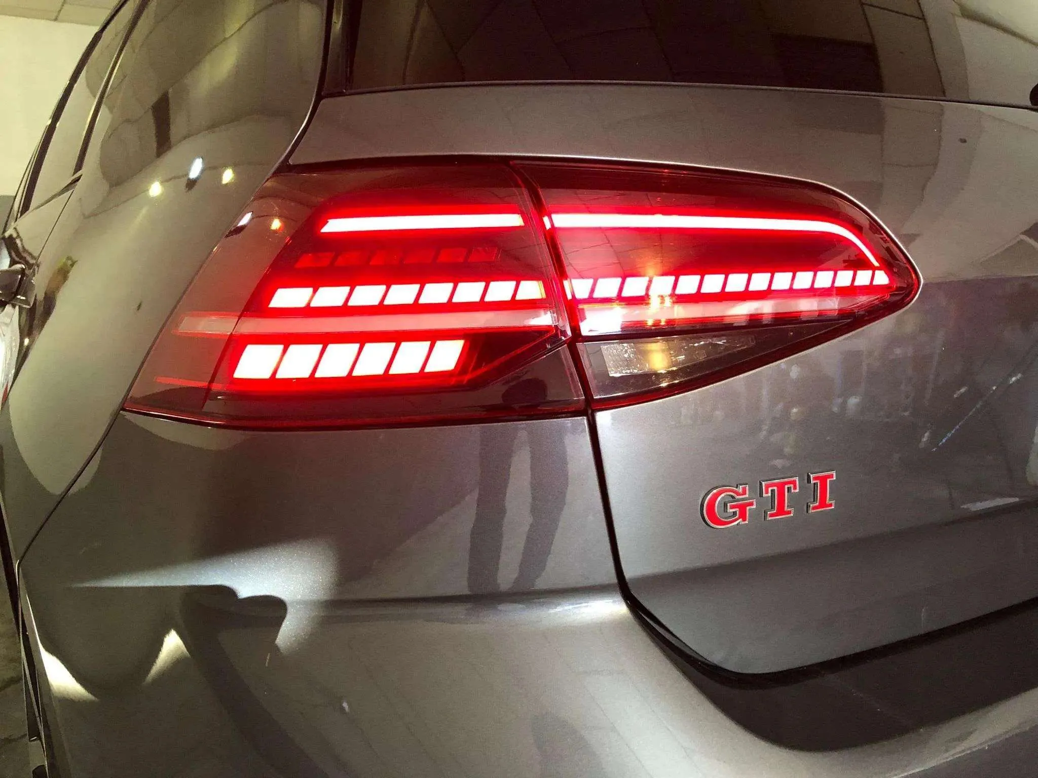 Volkswagen Golf GTI Performance 2.0 TSI - foto 18
