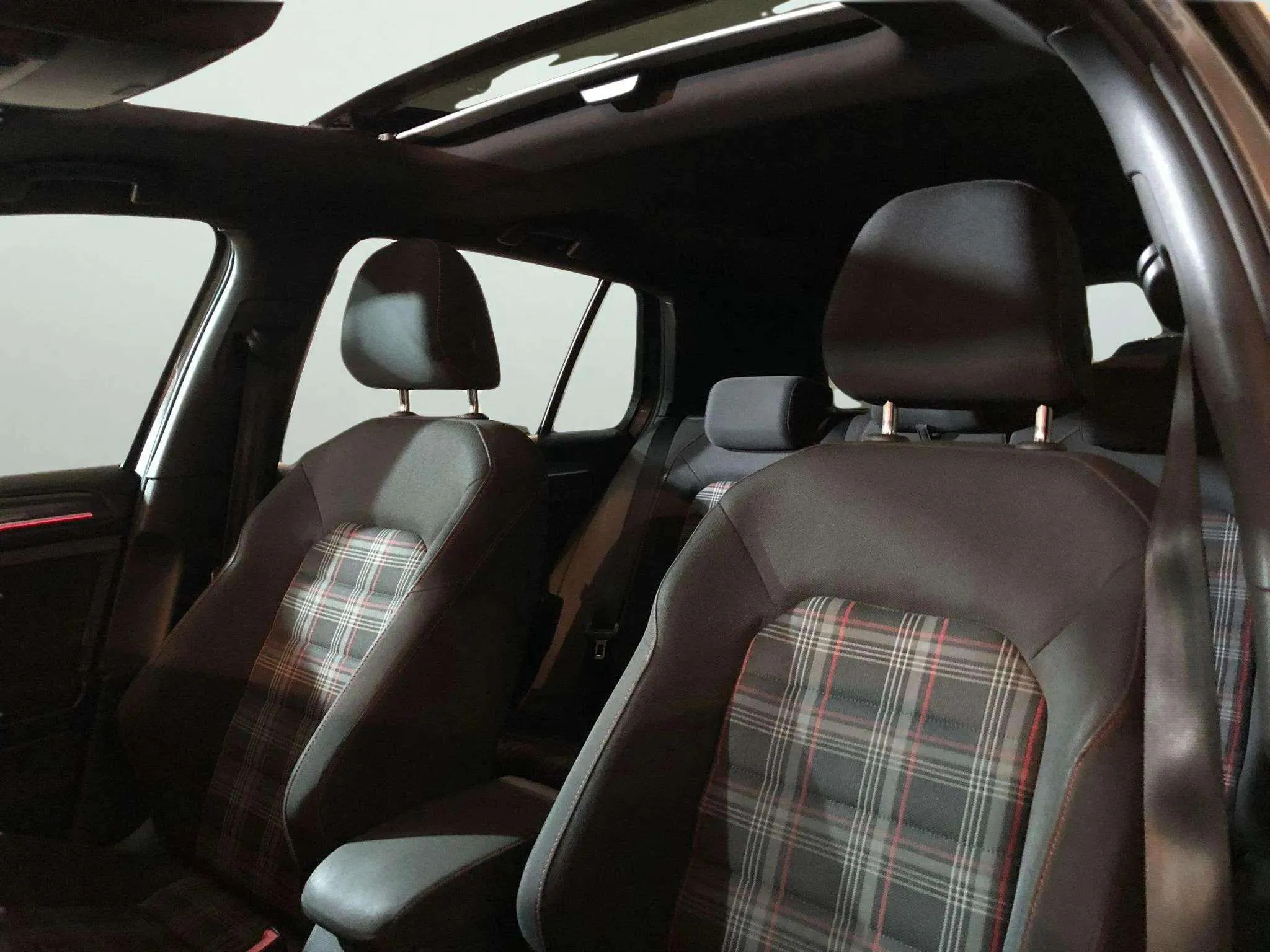 Volkswagen Golf GTI Performance 2.0 TSI - foto 20