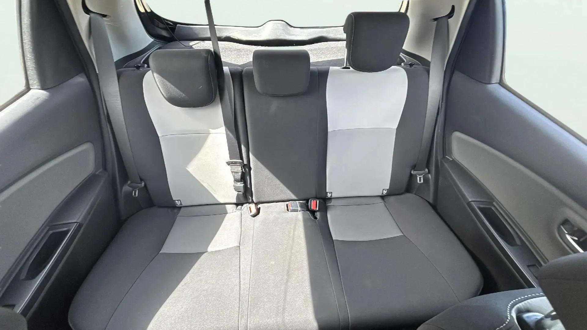 Toyota Yaris 1.5 100H Active Tech - foto 23