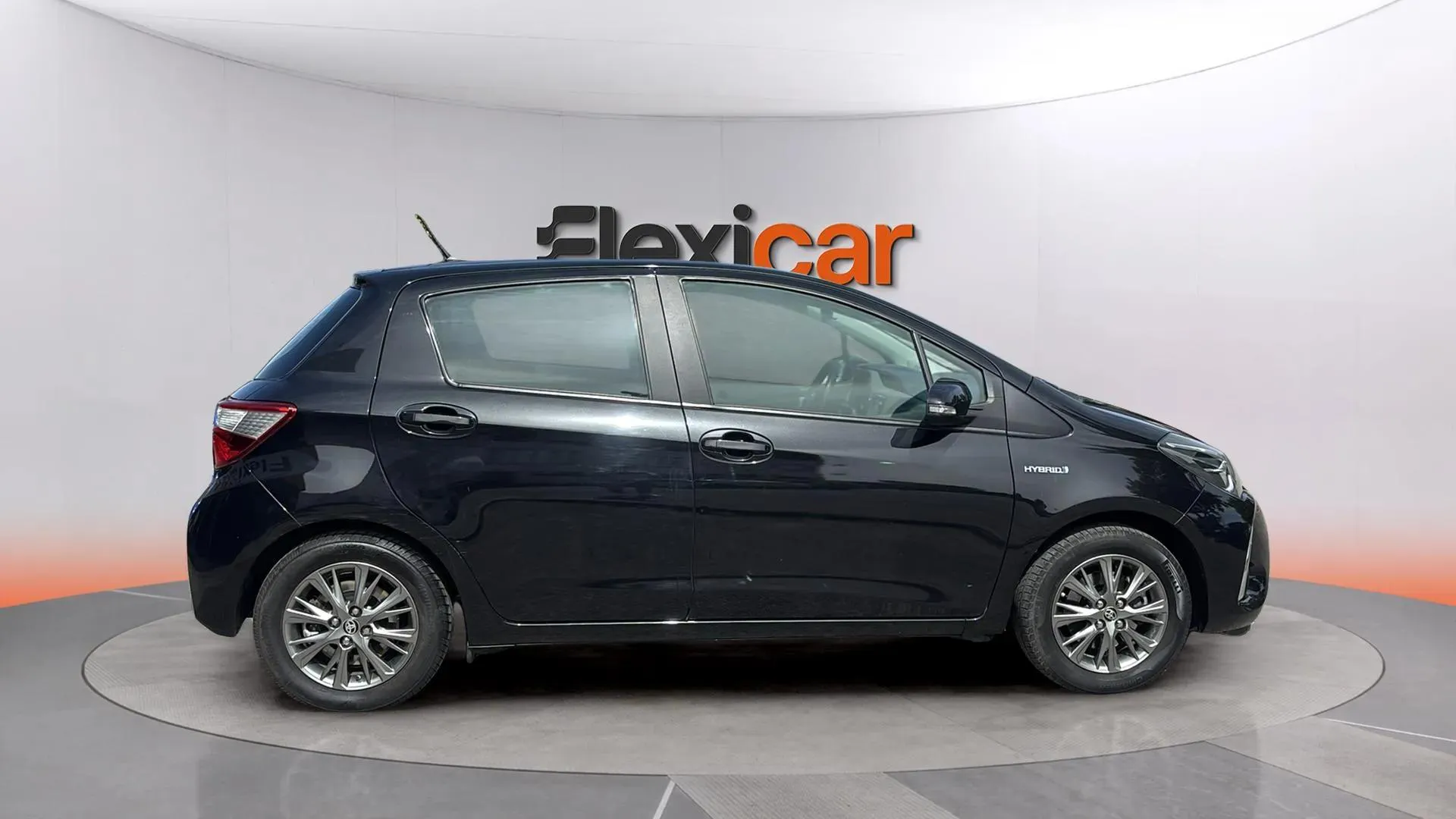 Toyota Yaris 1.5 100H Active Tech - foto 8