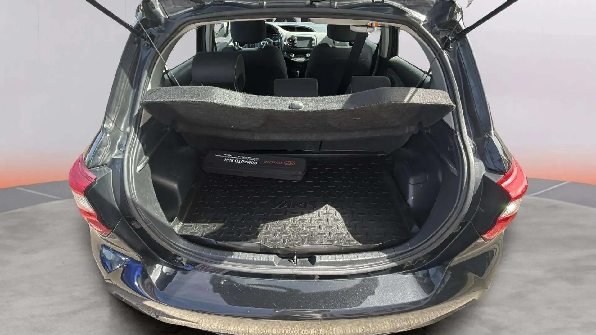 Toyota Yaris 1.5 100H Active Tech - foto 24