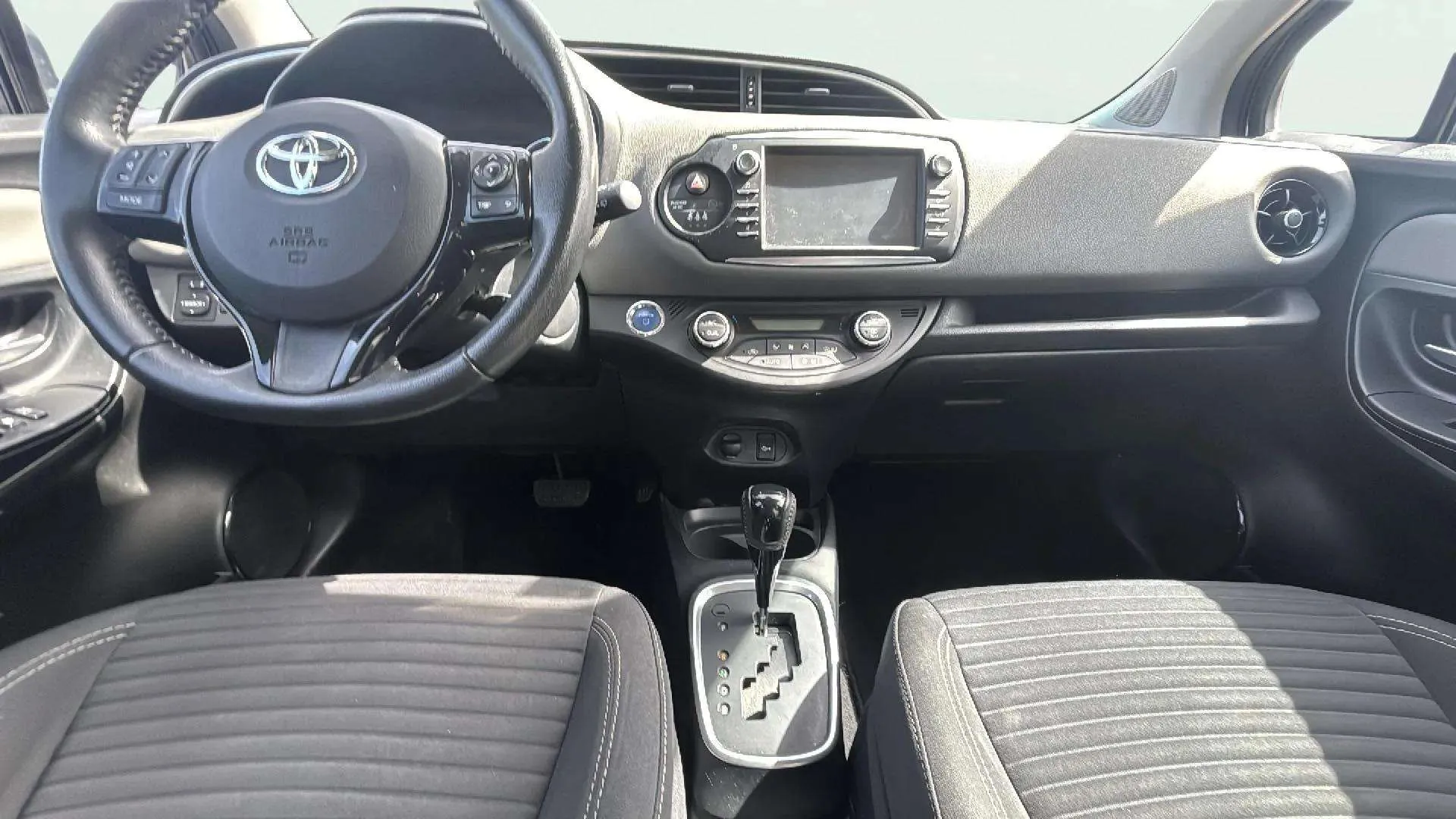 Toyota Yaris 1.5 100H Active Tech - foto 10