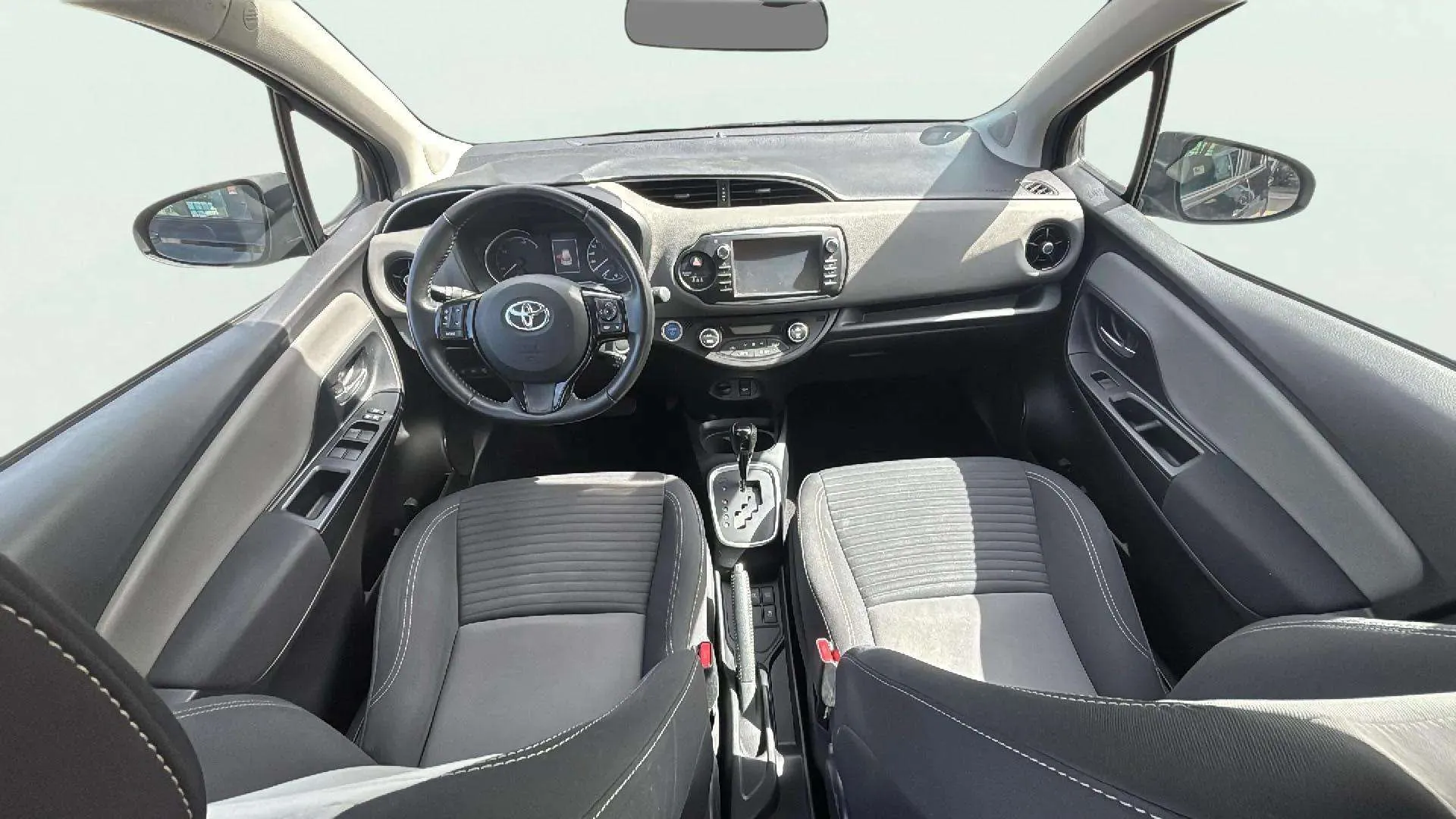 Toyota Yaris 1.5 100H Active Tech - foto 9