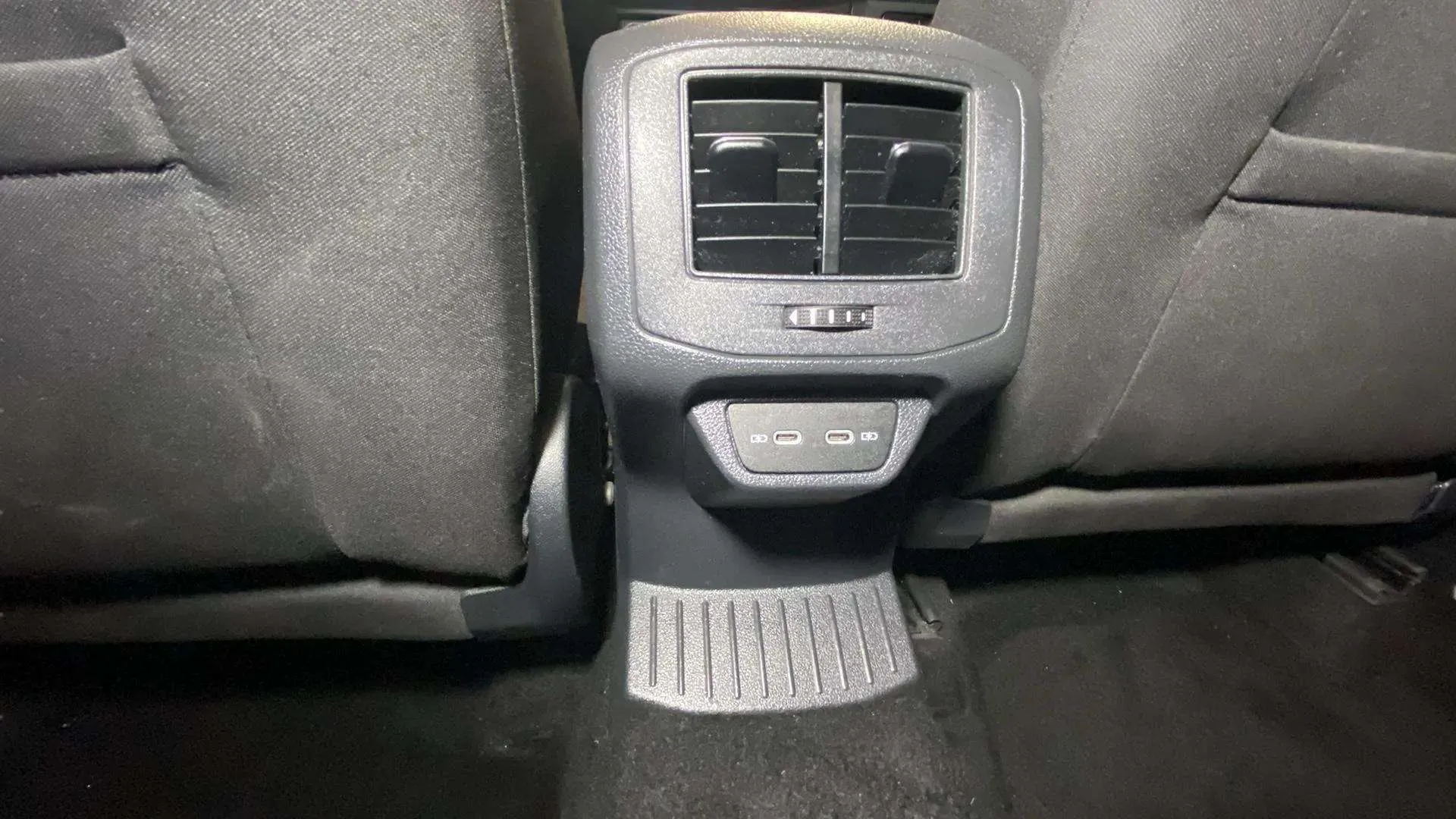 Volkswagen T-Roc Advance 1.0 TSI - foto 23