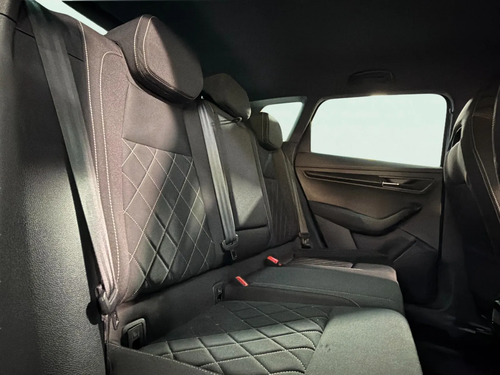 Škoda Karoq 1.5 TSI ACT Sportline - foto 19