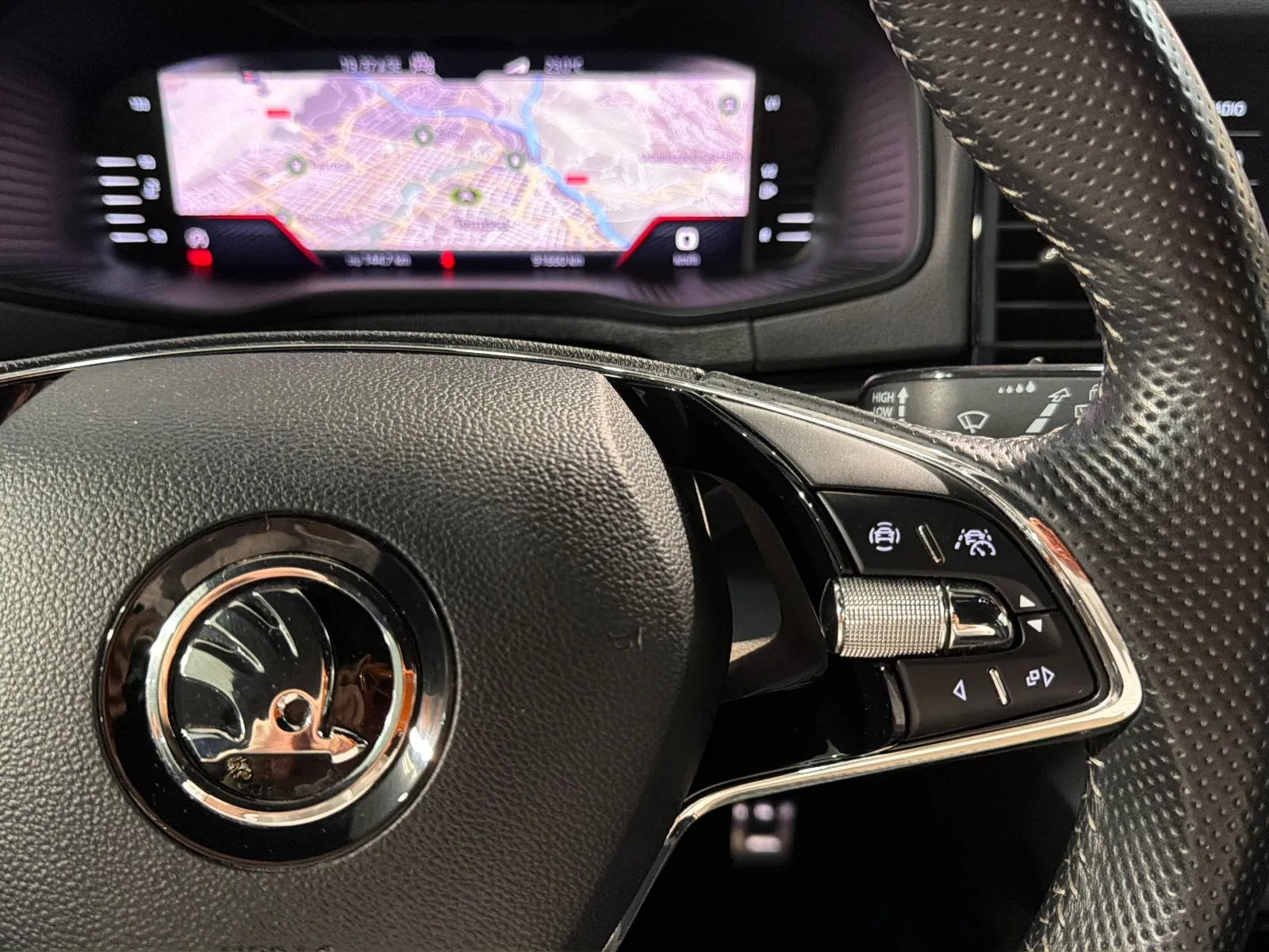 Škoda Karoq 1.5 TSI ACT Sportline - foto 9