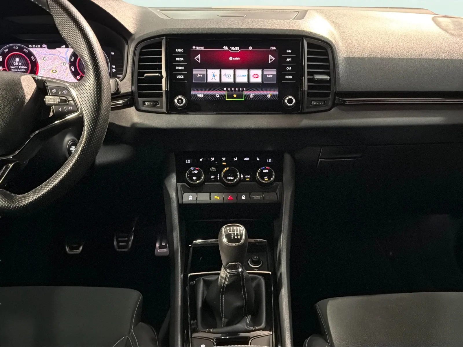Škoda Karoq 1.5 TSI ACT Sportline - foto 12