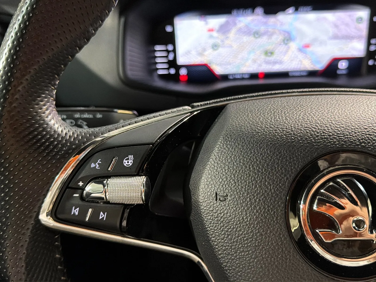 Škoda Karoq 1.5 TSI ACT Sportline - foto 8