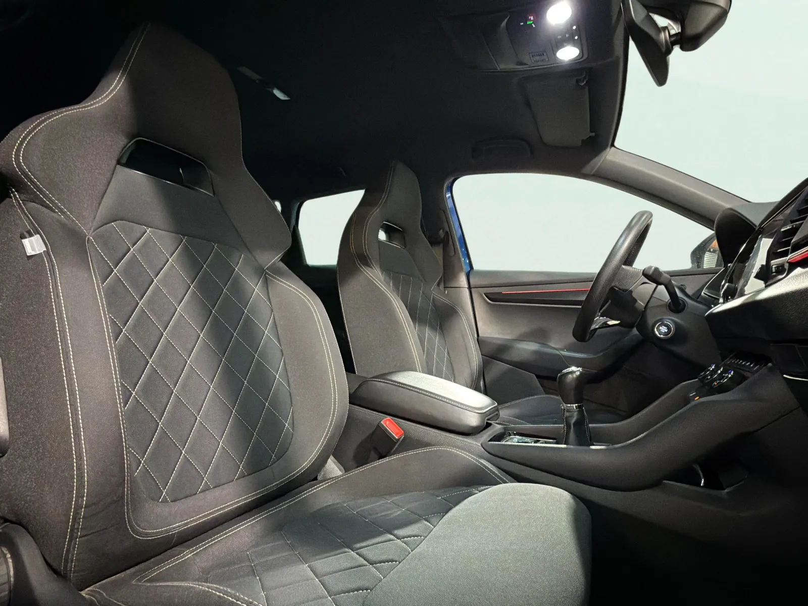Škoda Karoq 1.5 TSI ACT Sportline - foto 18