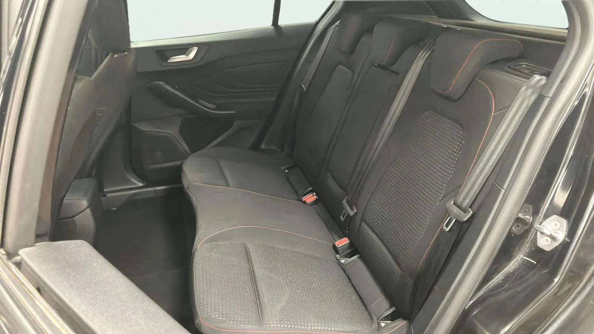 Ford Focus 1.0 EcoBoost MHEV ST-Line SB - foto 13