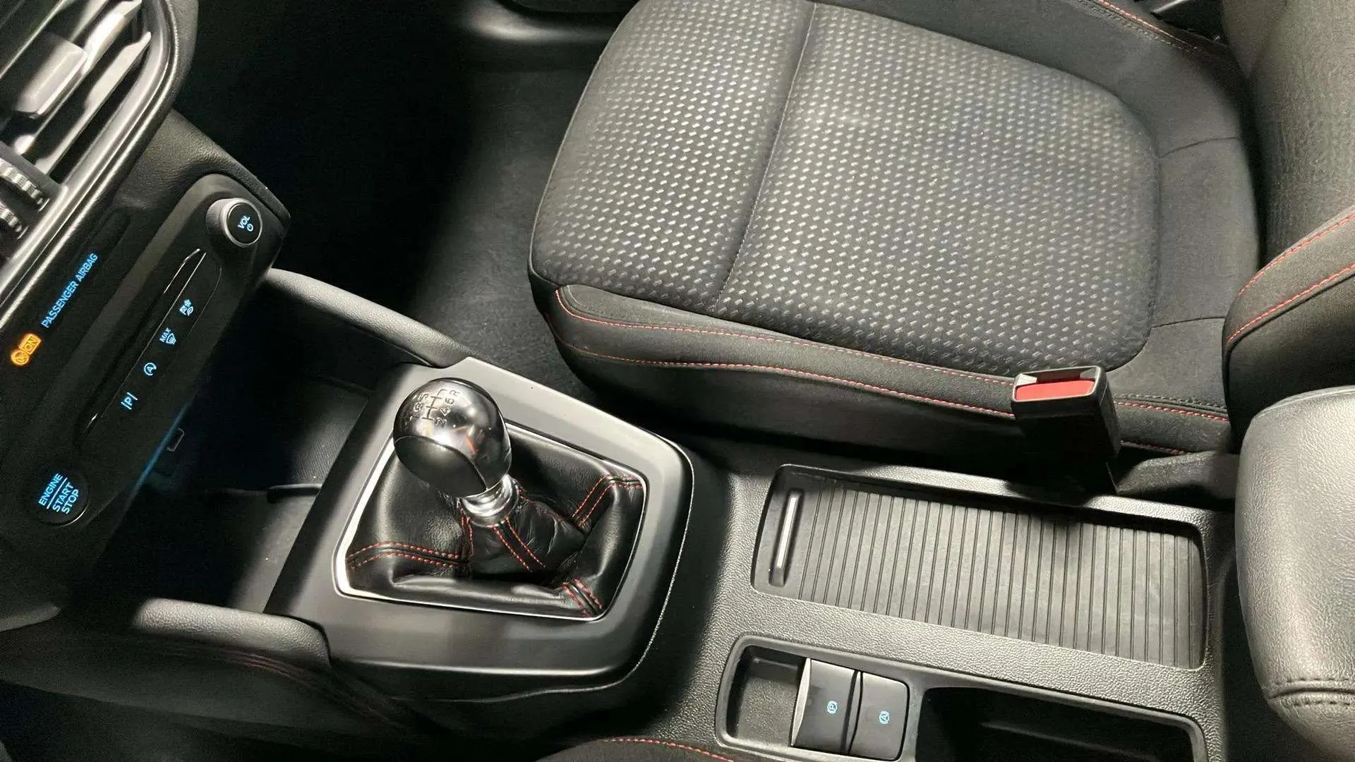 Ford Focus 1.0 EcoBoost MHEV ST-Line SB - foto 21