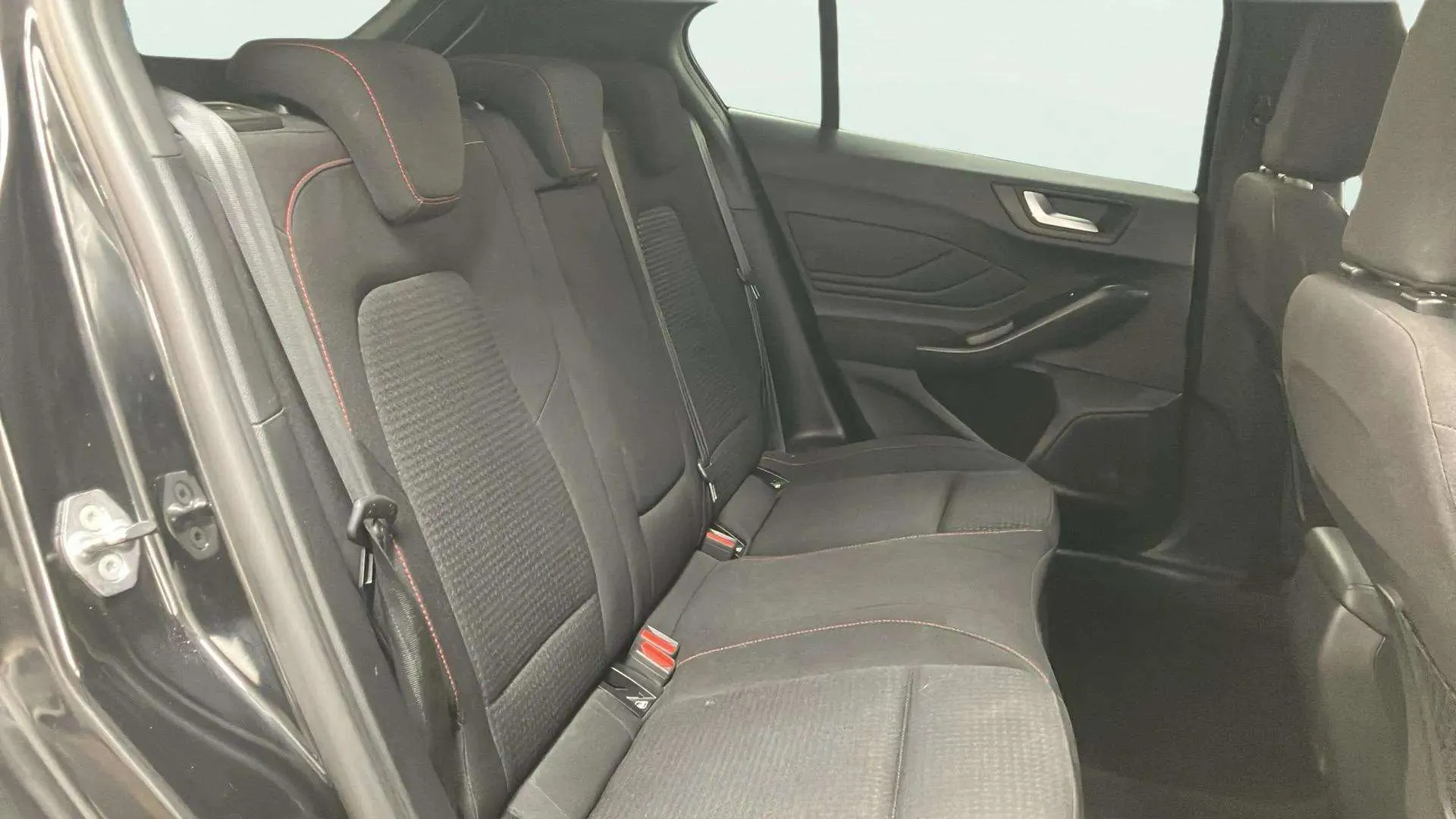 Ford Focus 1.0 EcoBoost MHEV ST-Line SB - foto 14