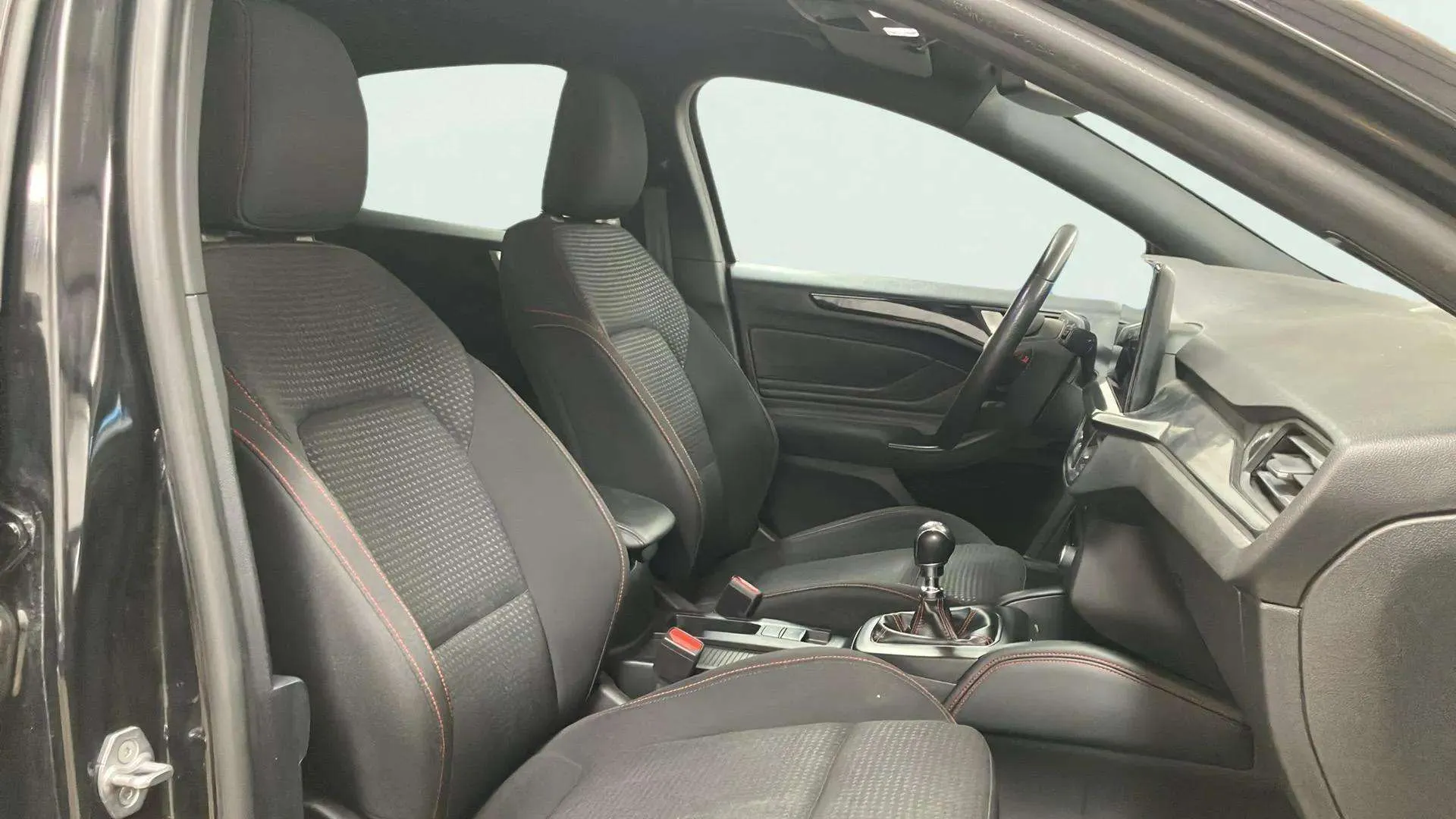 Ford Focus 1.0 EcoBoost MHEV ST-Line SB - foto 15