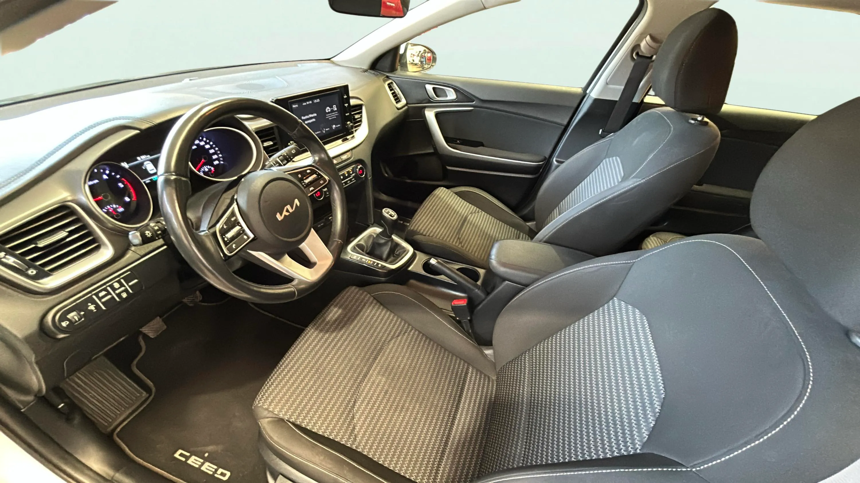 Kia Ceed 1.6 MHEV iMT Drive - foto 13