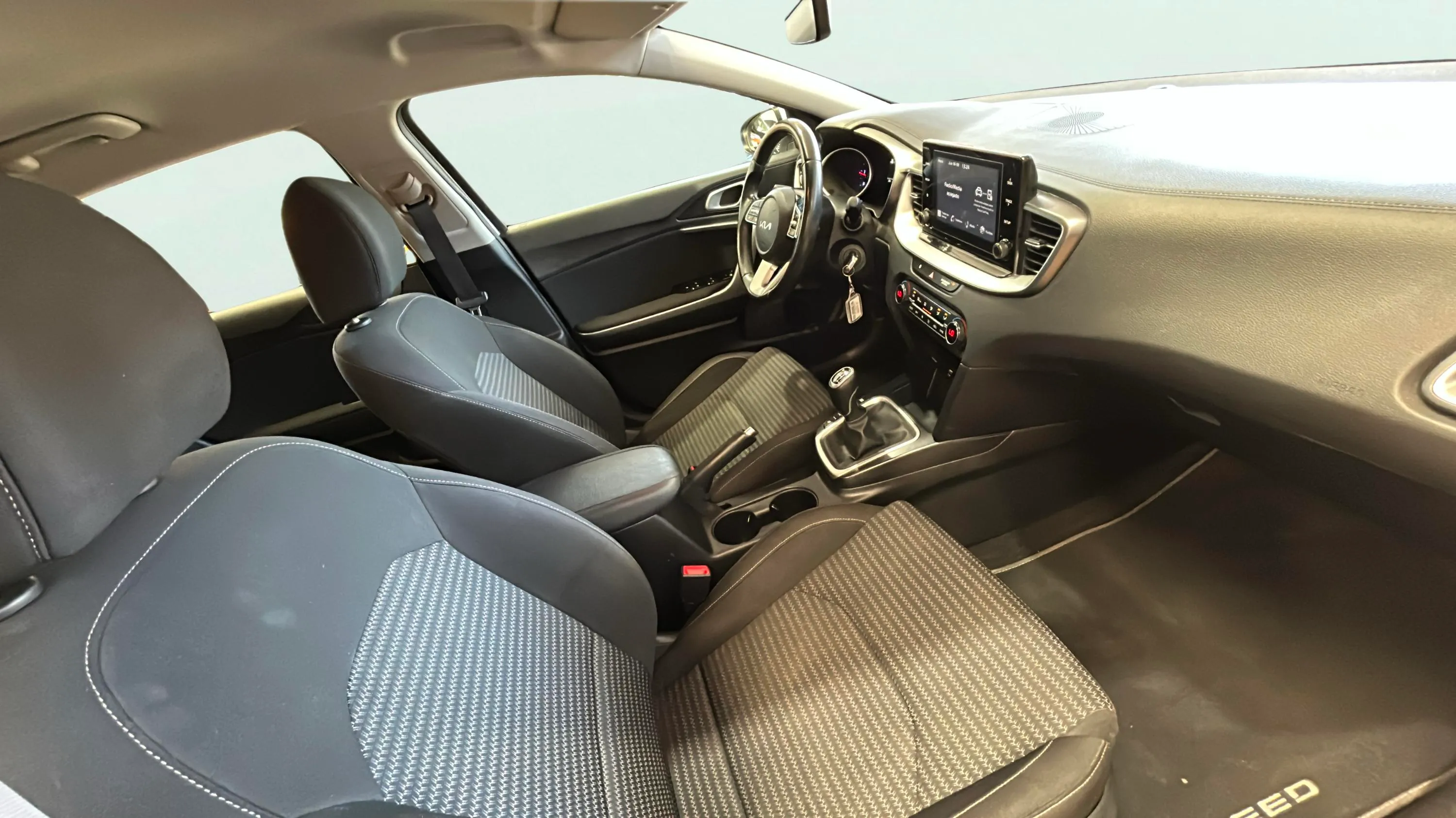 Kia Ceed 1.6 MHEV iMT Drive - foto 14