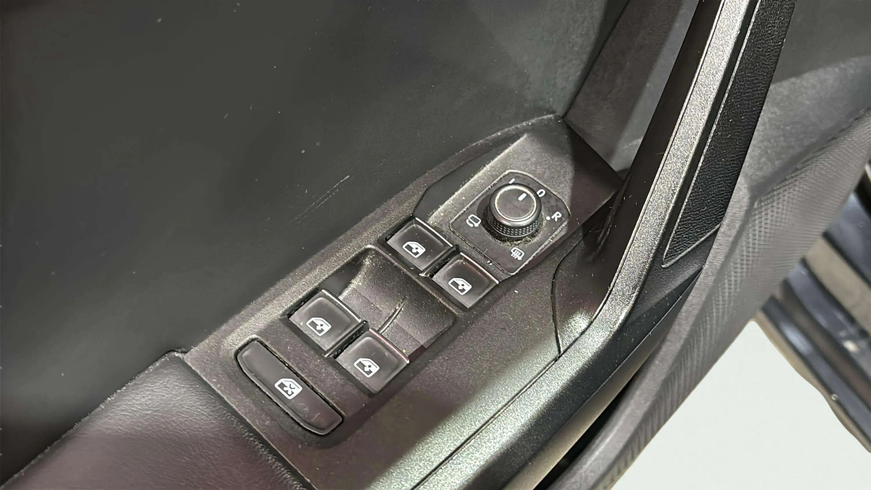SEAT León SP 1.5 eTSI DSG FR - foto 20